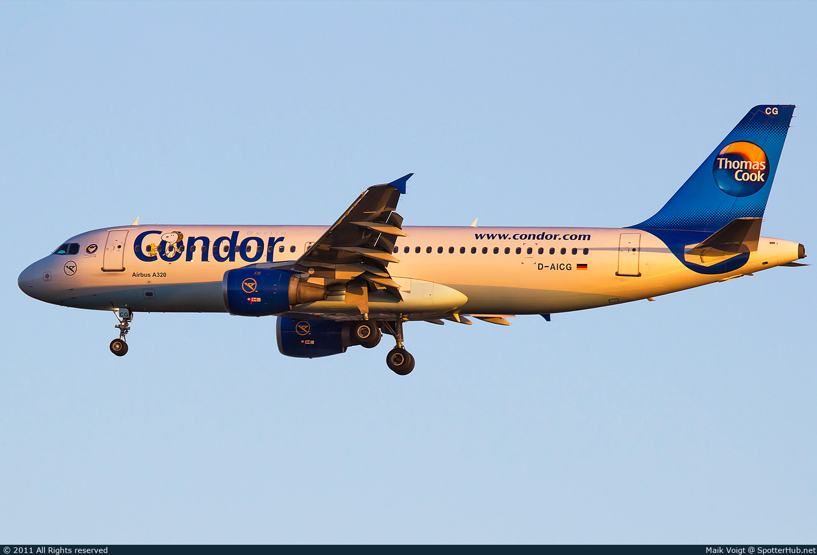 Photo of D-AICG - Airbus A320-212 operated by Condor
