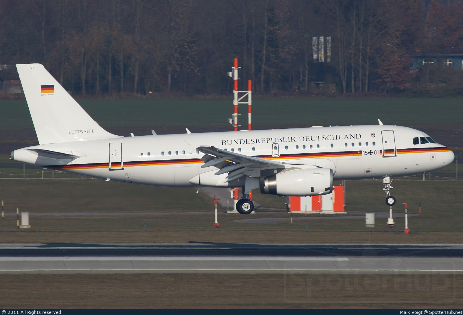 Photo of 15+01 - Airbus A319-133(CJ) operated by German Air Force