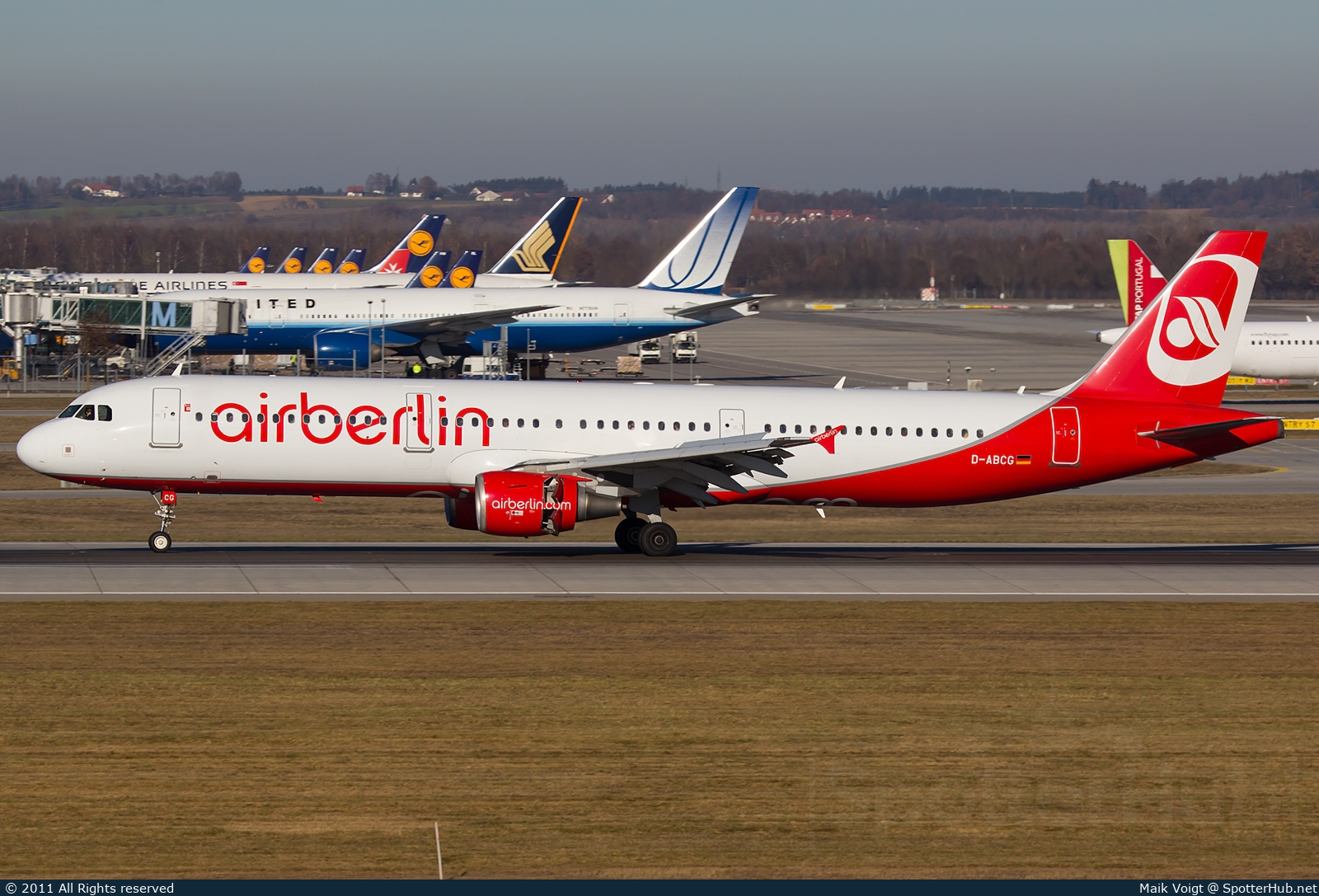 Photo of D-ABCG - Airbus A321-211 operated by Air Berlin