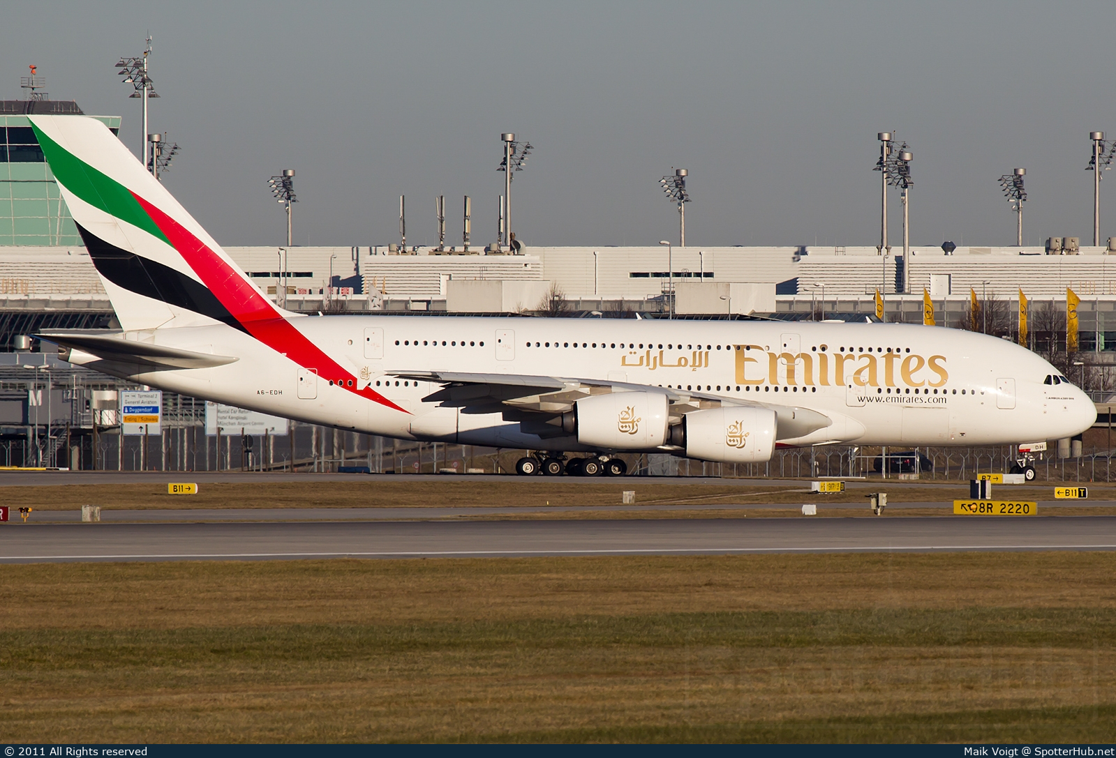 Photo of A6-EDH - Airbus A380-861 operated by Emirates