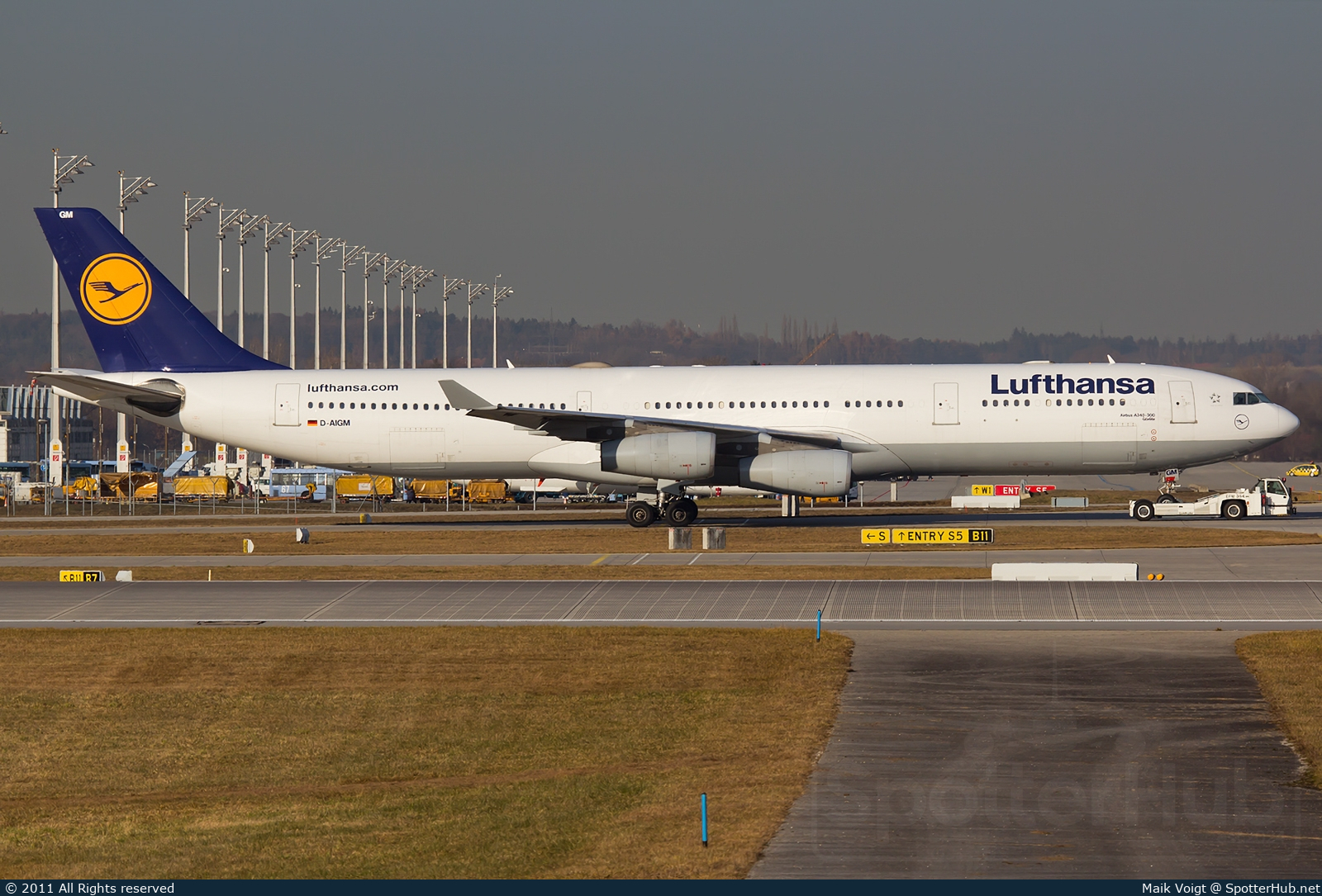 Photo of D-AIGM - Airbus A340-313 operated by Lufthansa