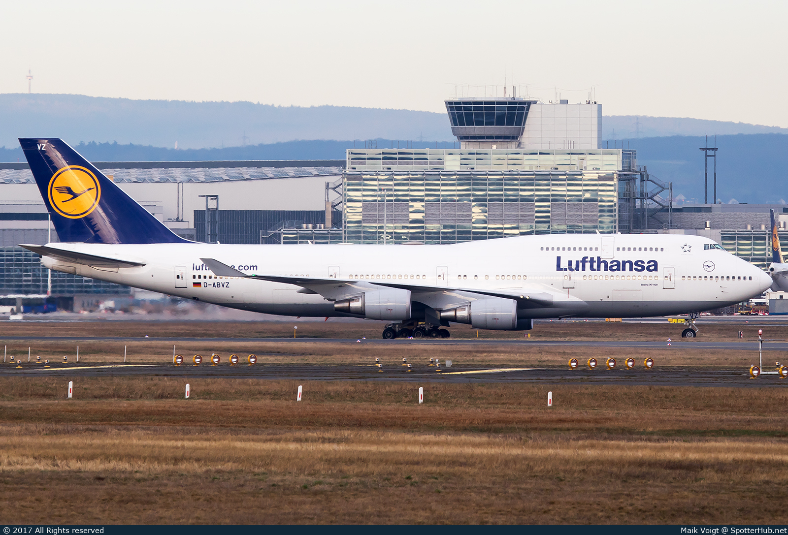 Photo of D-ABVZ - Boeing 747-430 operated by Lufthansa