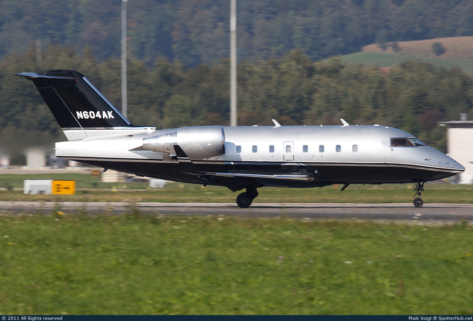 Photo of N604AK - Bombardier Challenger 604 operated by Executive Jet Management