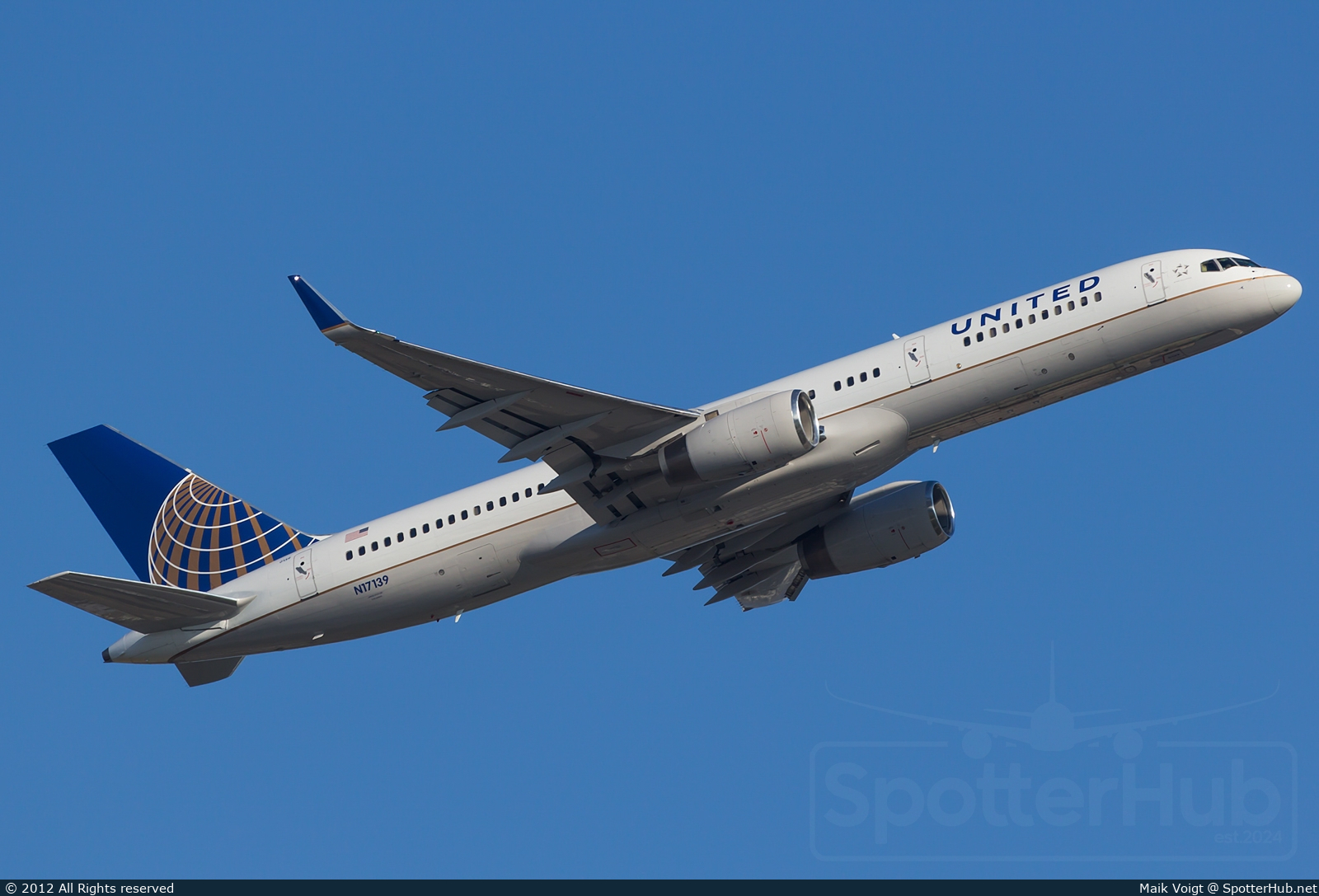 Photo of N17139 - Boeing 757-224 operated by United Airlines