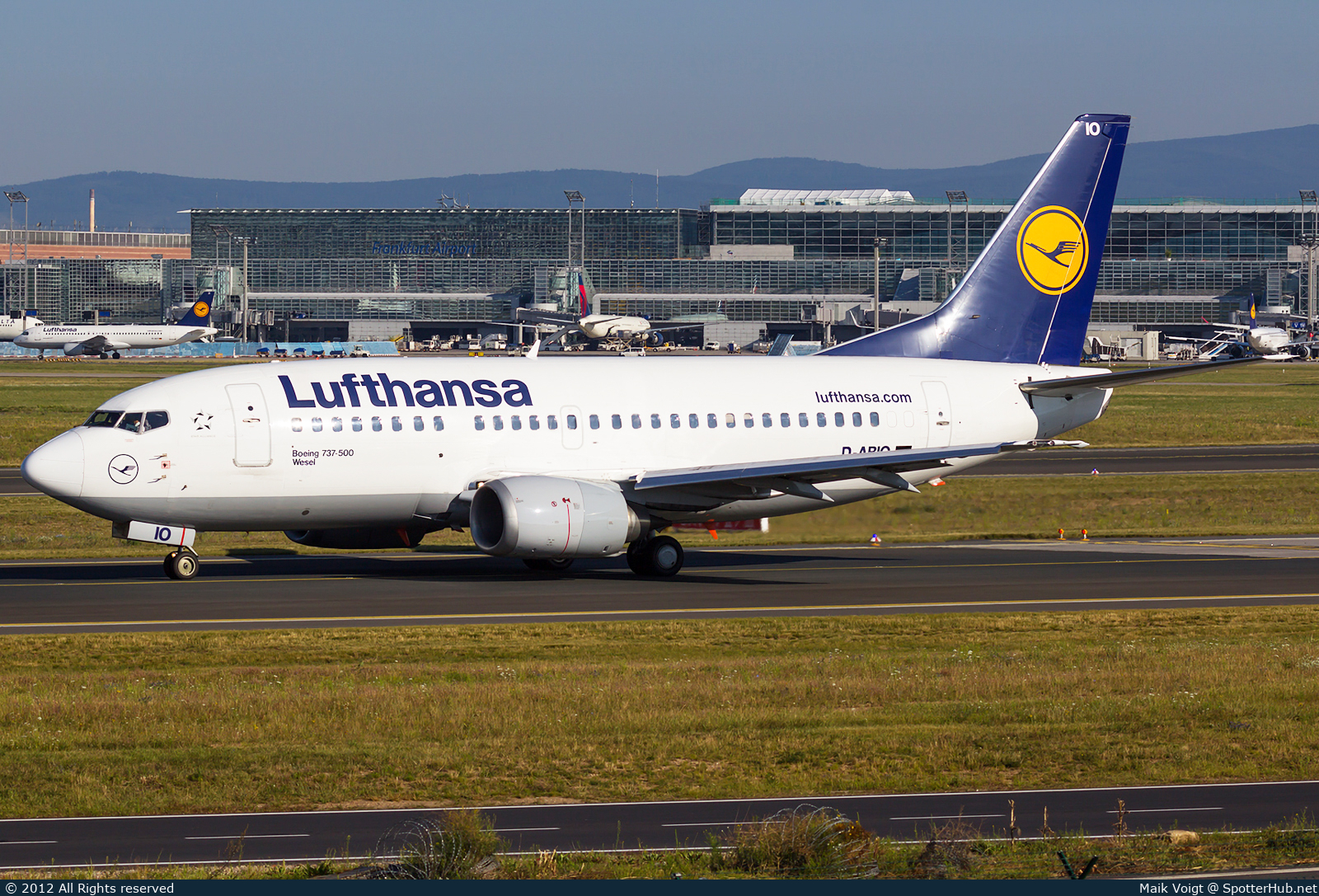 Photo of D-ABIO - Boeing 737-530 operated by Lufthansa
