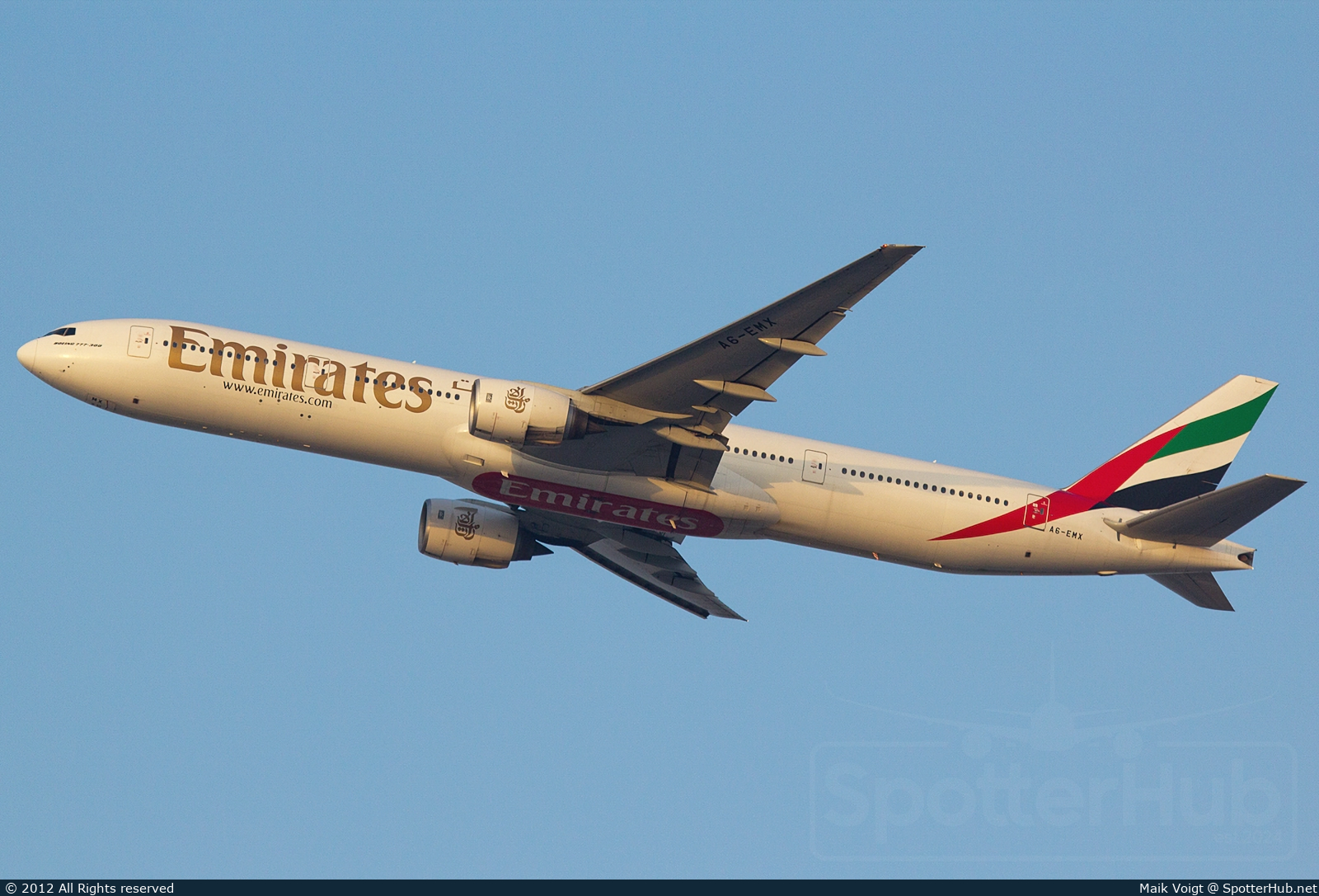 Photo of A6-EMX - Boeing 777-31H operated by Emirates
