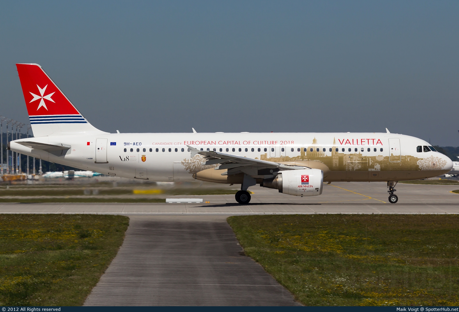 Photo of 9H-AEO - Airbus A320-214 operated by Air Malta