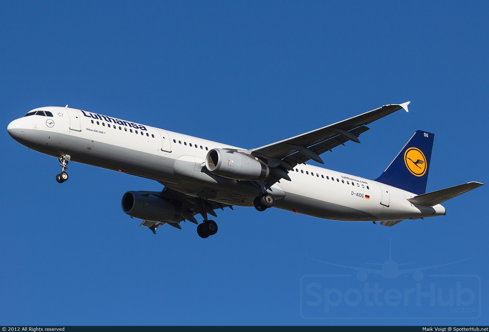 Photo of D-AIDG - Airbus A321-231 operated by Lufthansa