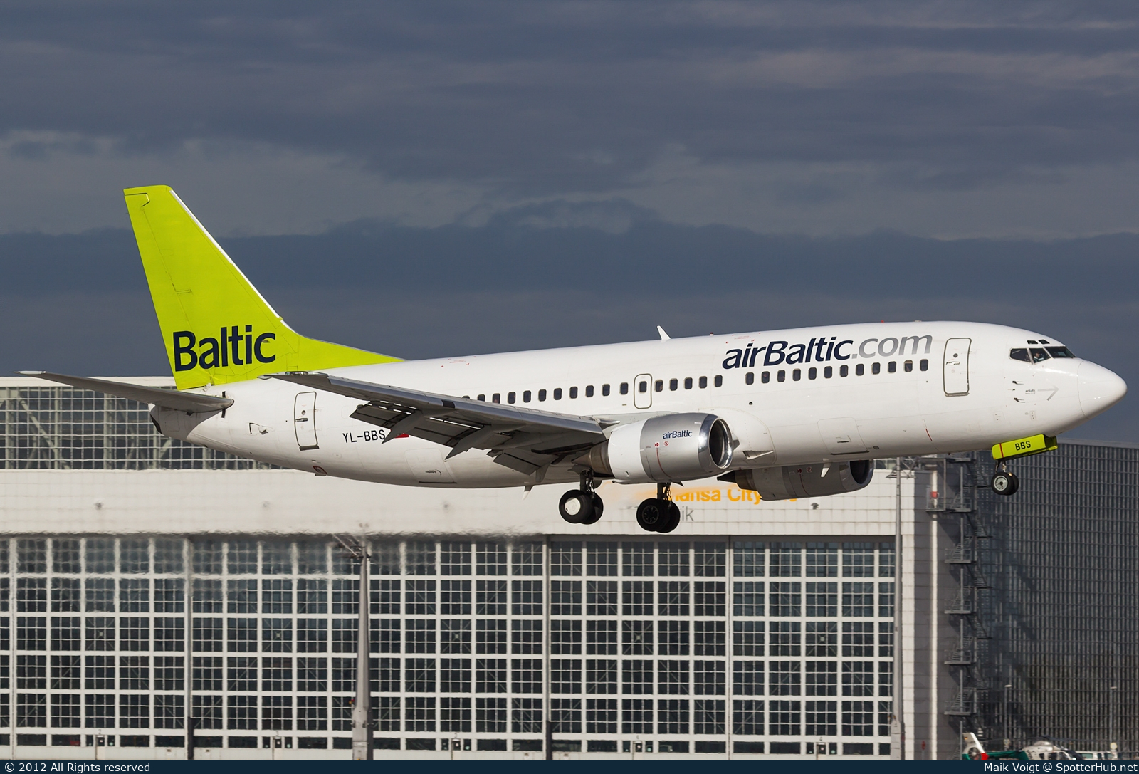 Photo of YL-BBS - Boeing 737-31S operated by airBaltic