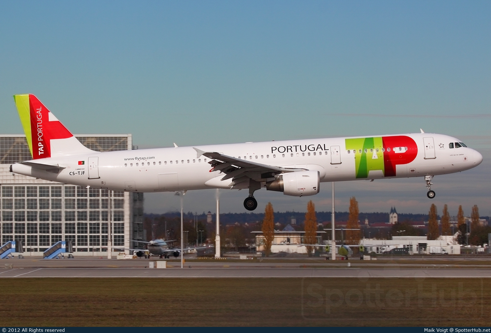Photo of CS-TJF - Airbus A321-211 operated by TAP Air Portugal