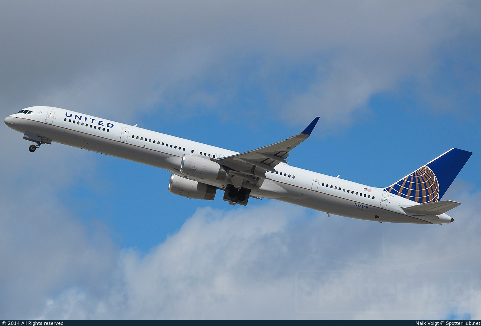 Photo of N56859 - Boeing 757-324 operated by United Airlines