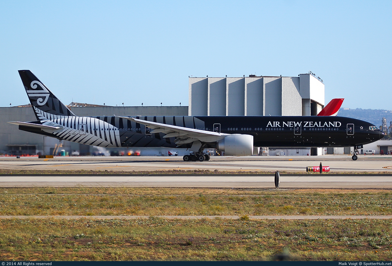 Photo of ZK-OKQ - Boeing 777-319(ER) operated by Air New Zealand