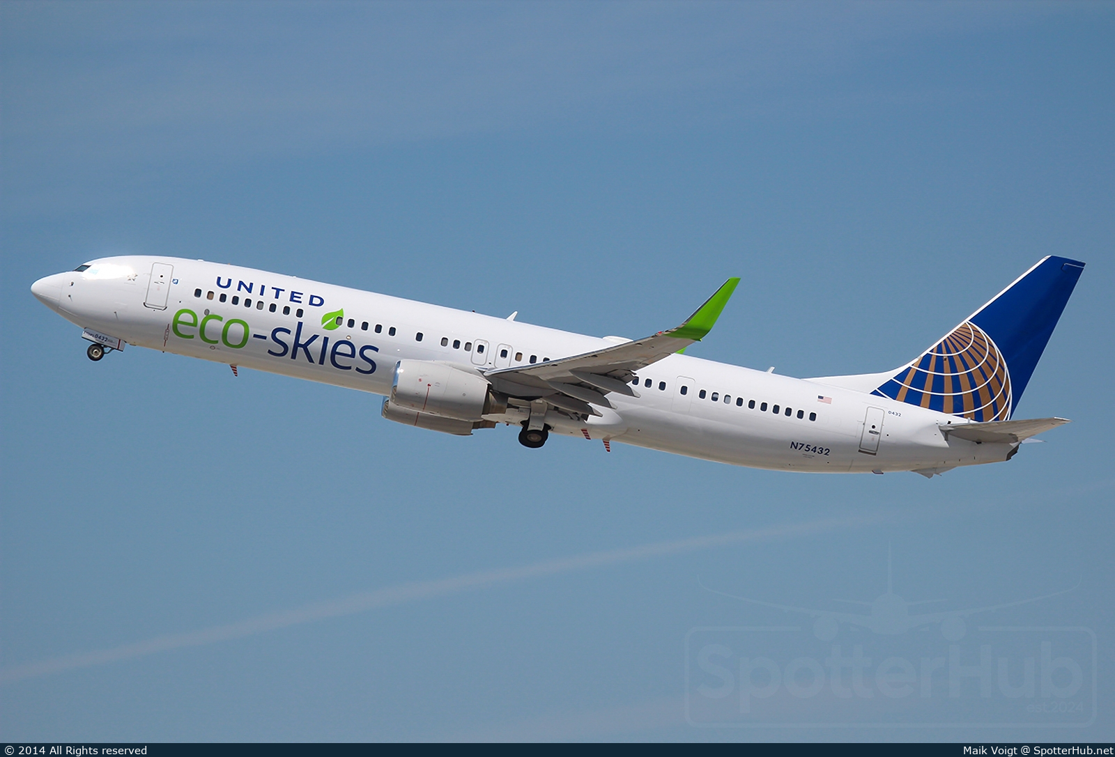 Photo of N75432 - Boeing 737-924(ER) operated by United Airlines