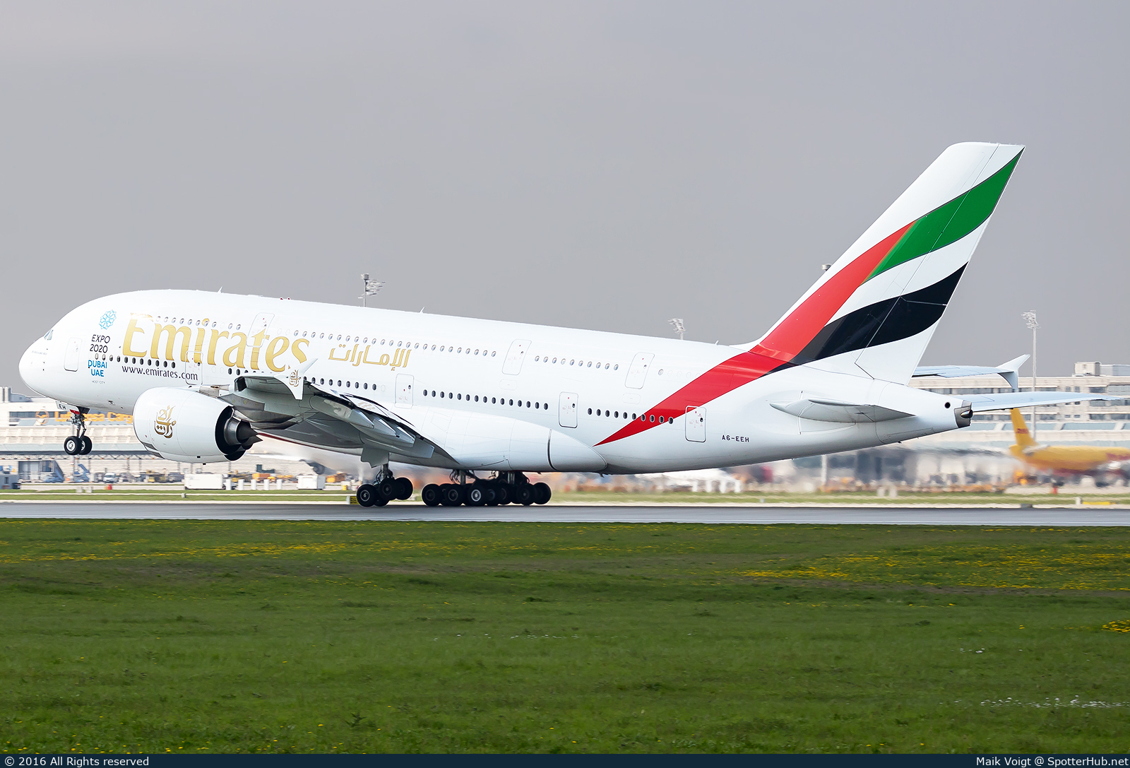 Photo of A6-EEH - Airbus A380-861 operated by Emirates