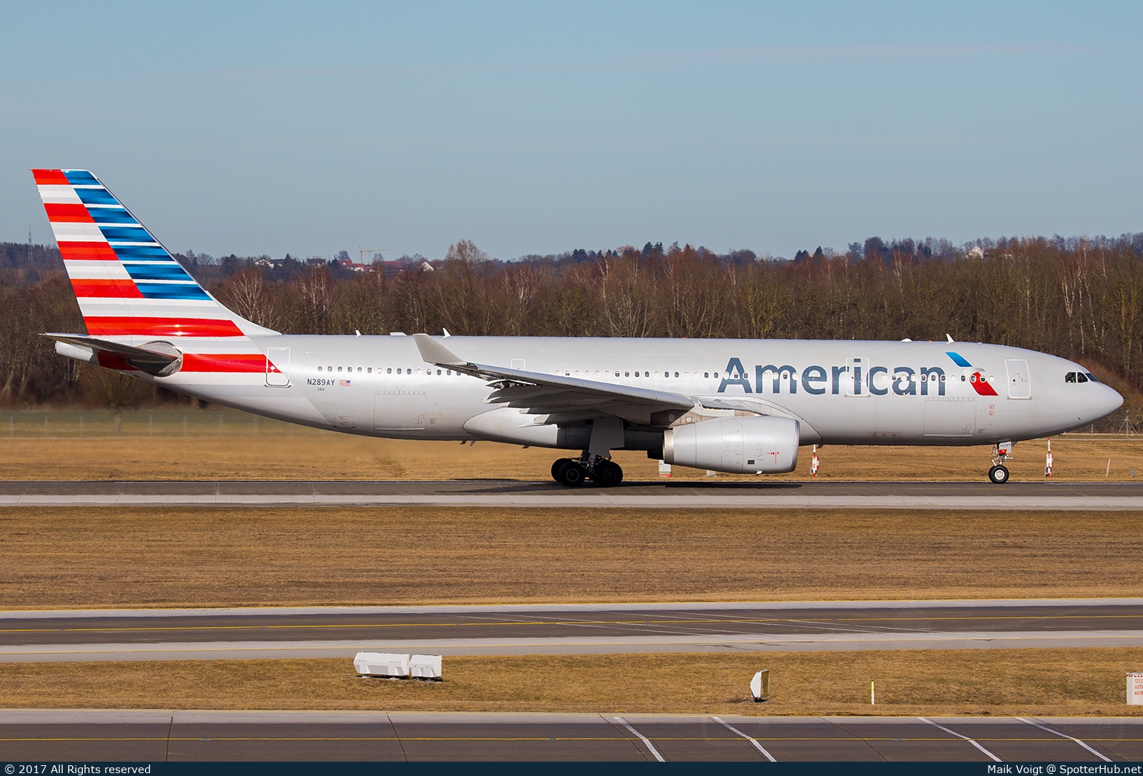 Photo of N289AY - Airbus A330-243 operated by American Airlines