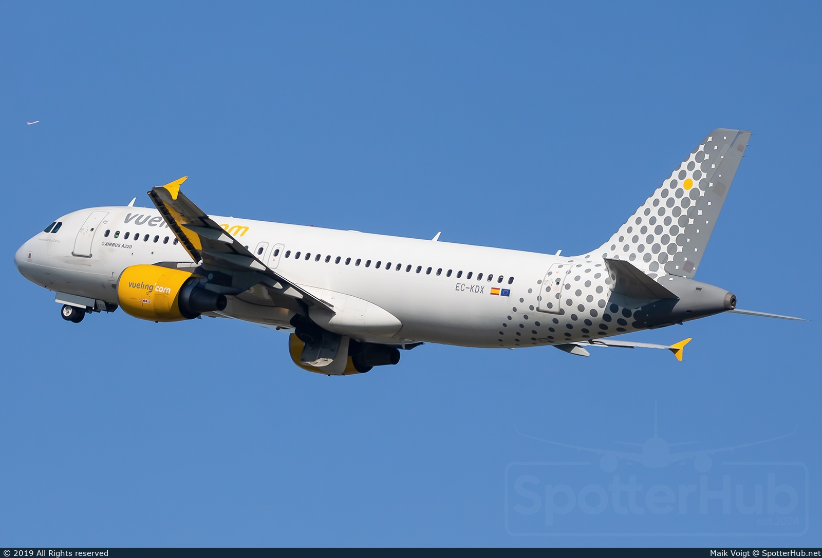 Photo of EC-KDX - Airbus A320-216 operated by Vueling