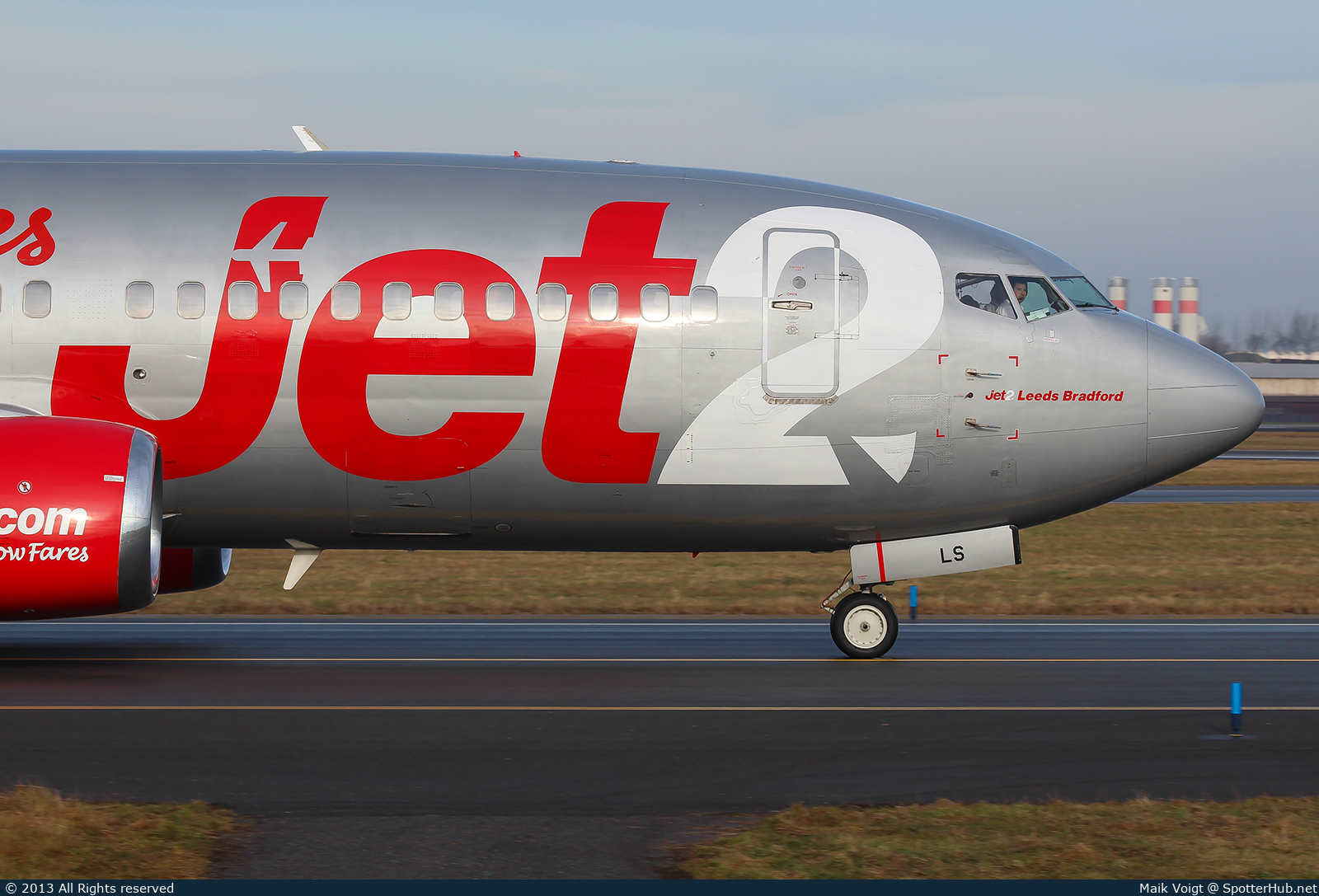 Photo of G-CELS - Boeing 737-377 operated by Jet2