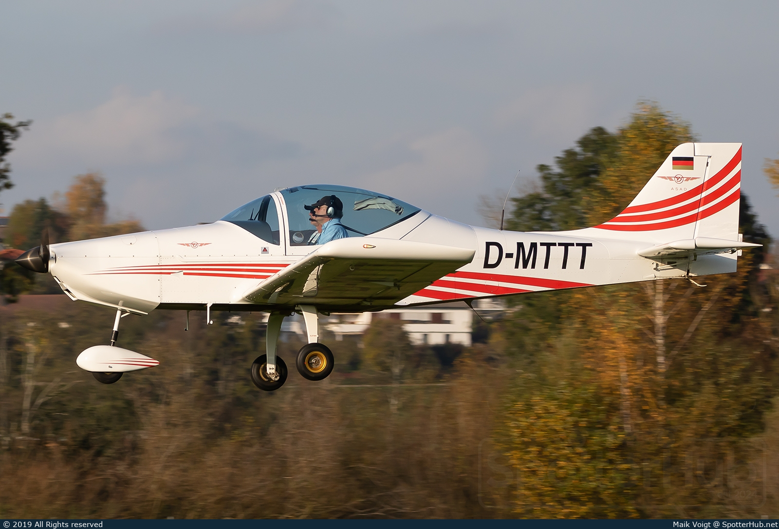 Photo of D-MTTT - Breezer B400-6 operated by Flugschule ASAD