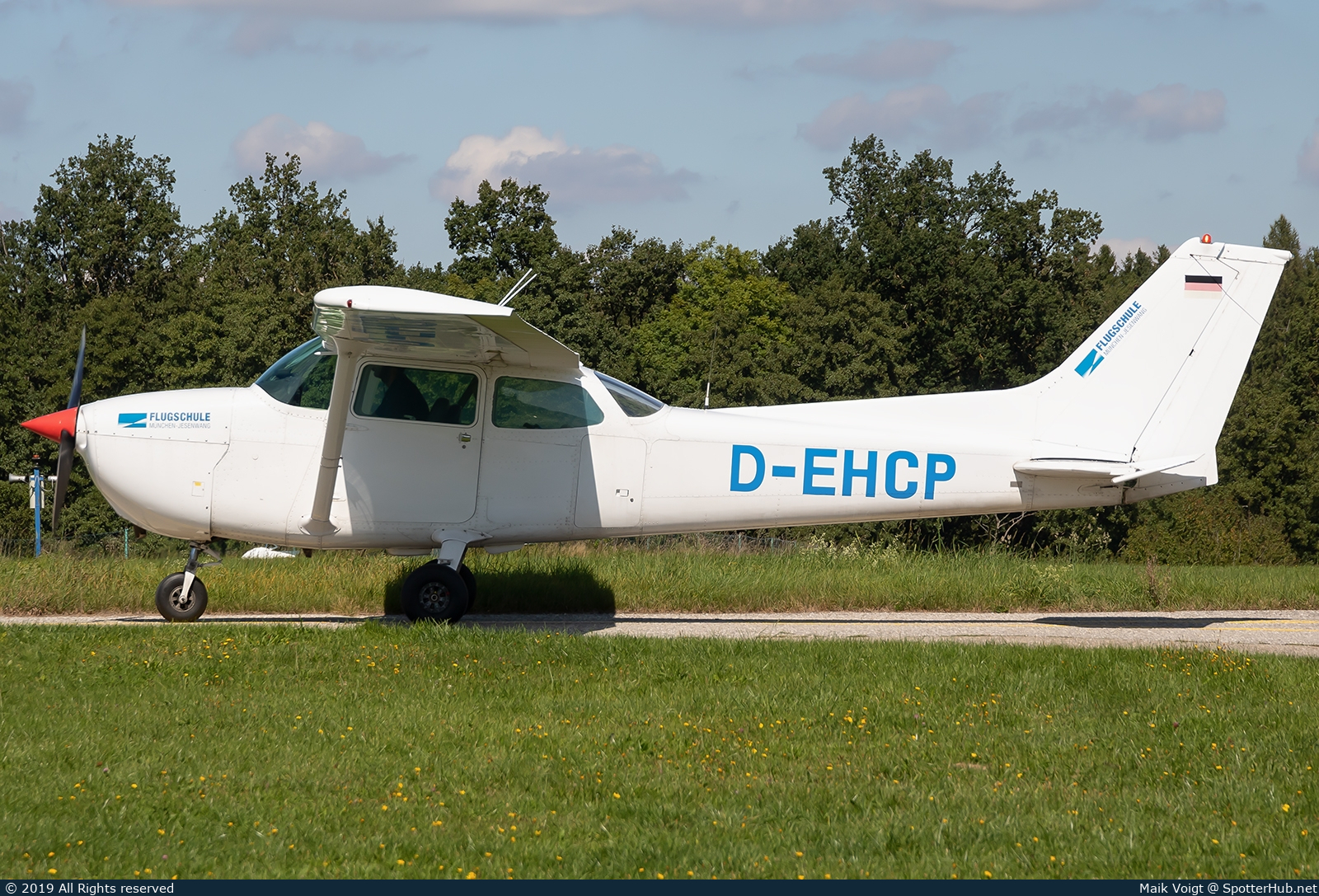 Photo of D-EHCP - Reims-Cessna F172N Skyhawk II operated by Air Munich Aviation - Flugschule Jesenwang