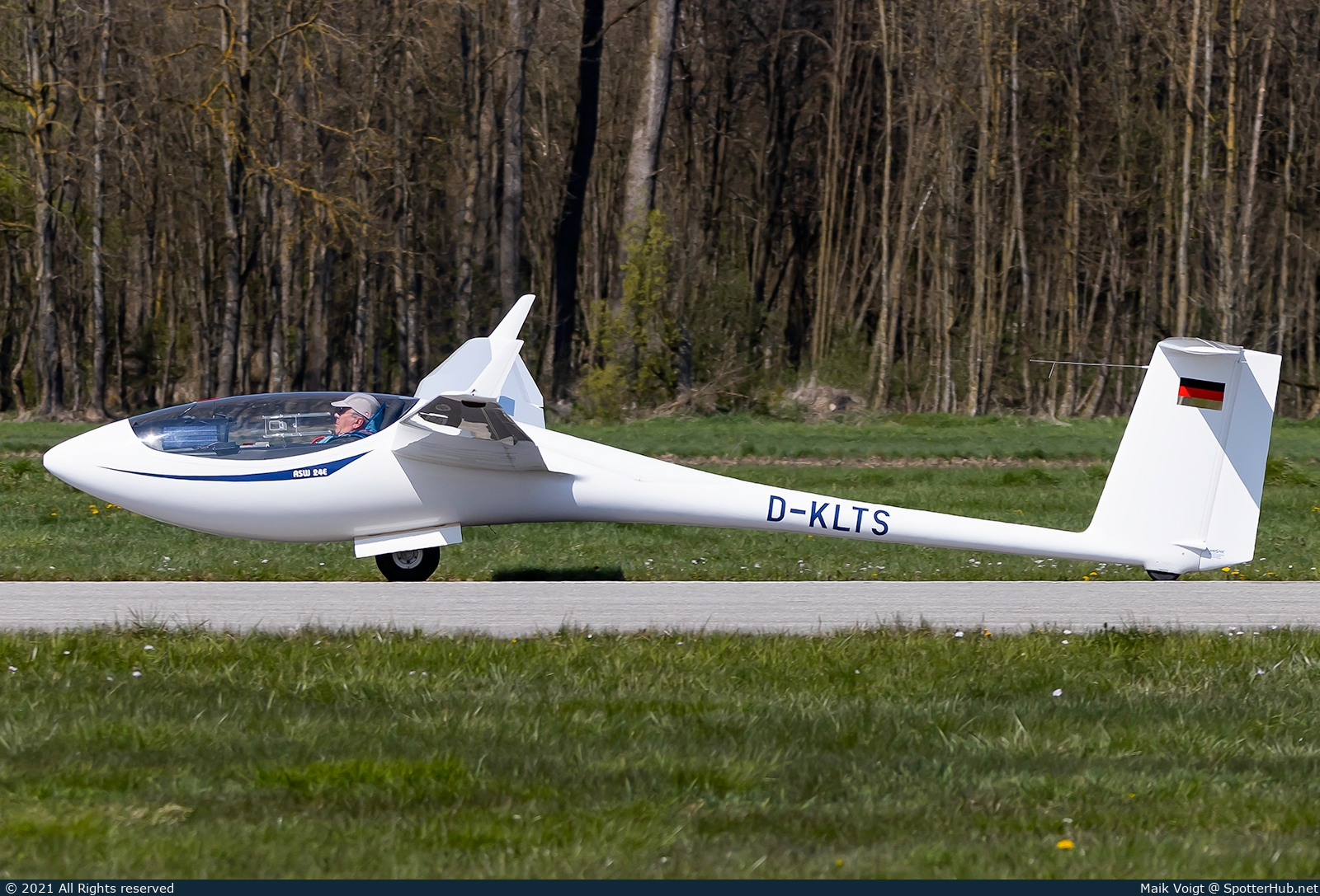 Photo of D-KLTS - Schleicher ASW 24E operated by Private