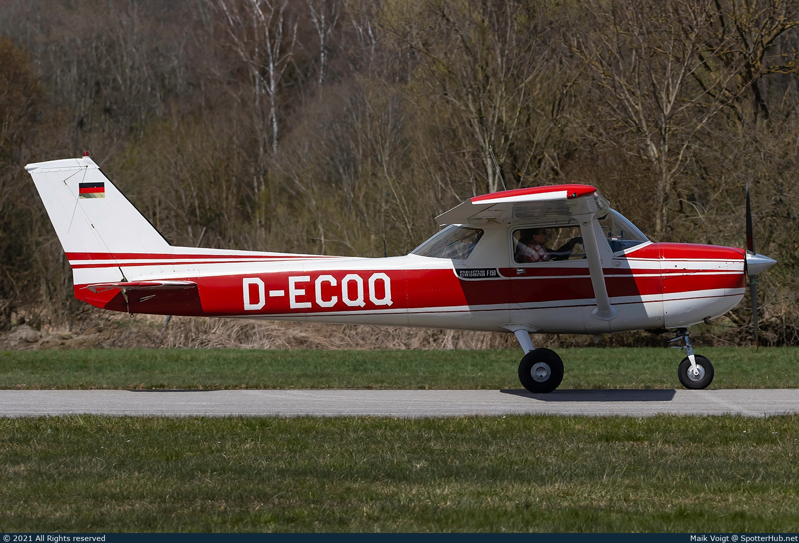 Photo of D-ECQQ - Reims-Cessna F150L operated by Private