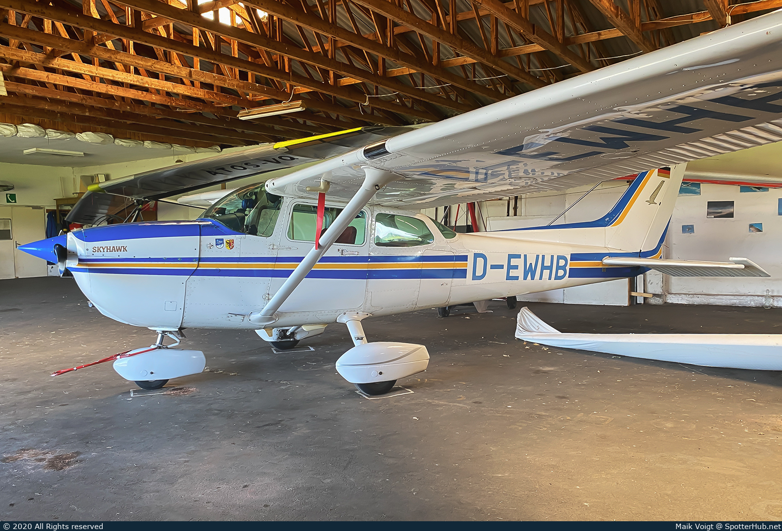 Photo of D-EWHB - Cessna 172P Skyhawk operated by Private