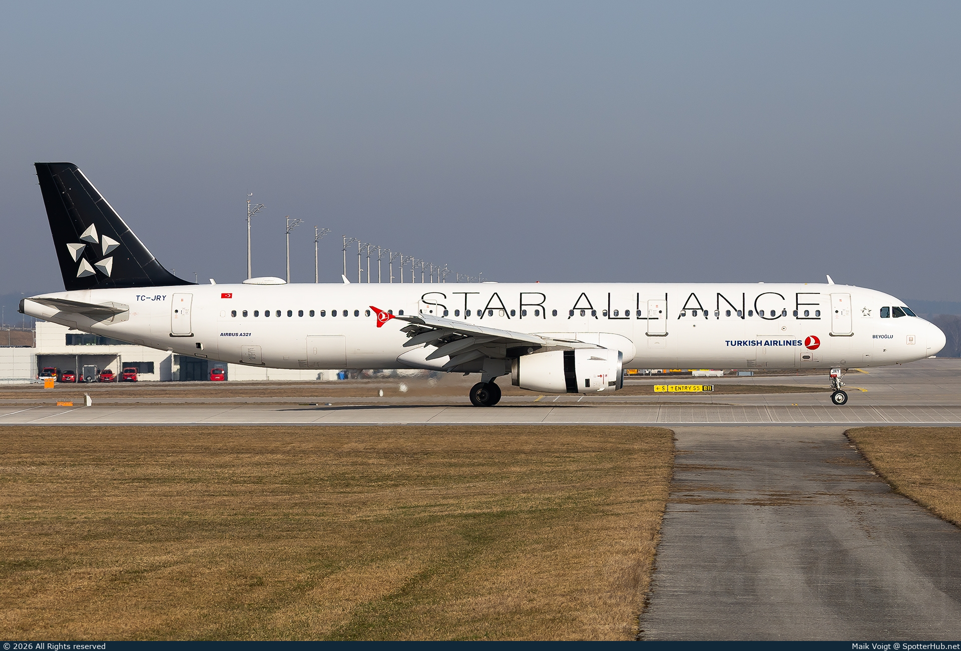 Photo of TC-JRY - Airbus A321-231 operated by Turkish Airlines