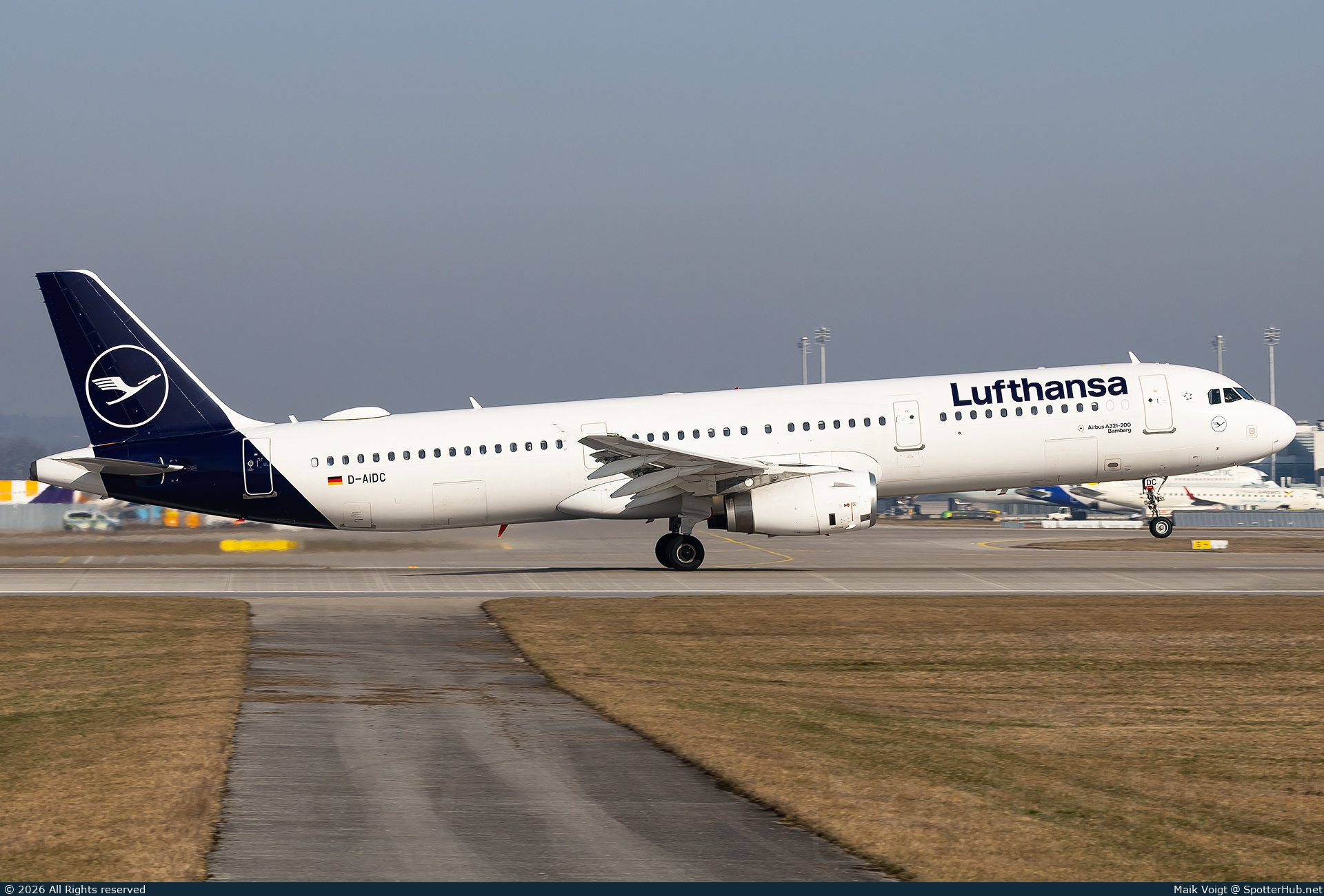Photo of D-AIDC - Airbus A321-231 operated by Lufthansa