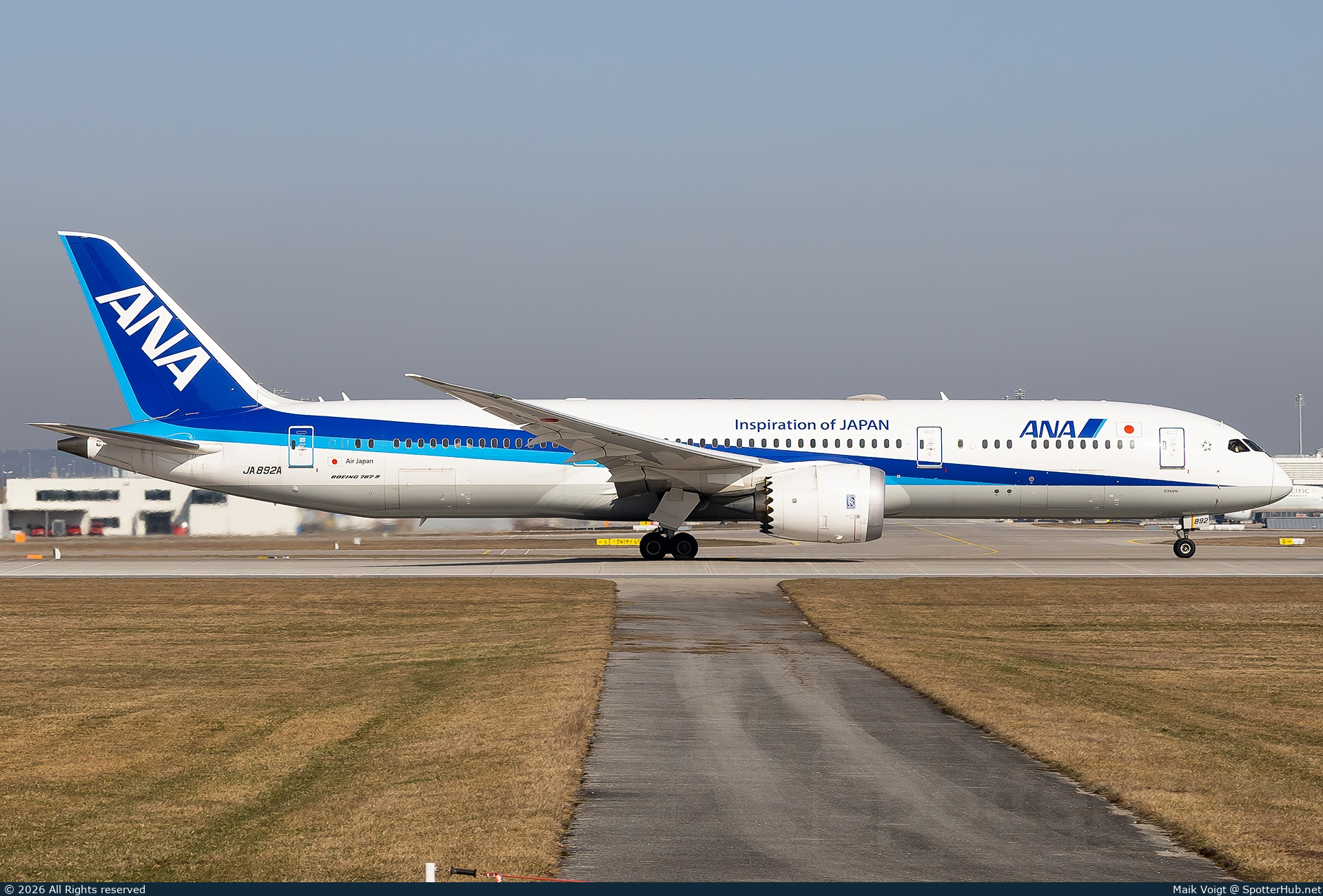 Photo of JA892A - Boeing 787-9 Dreamliner operated by ANA All Nippon Airways (opb Air Japan)