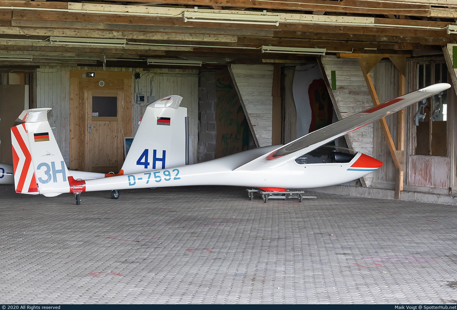 Photo of D-7592 - Grob G102 Astir CS Jeans at Hegenscheid