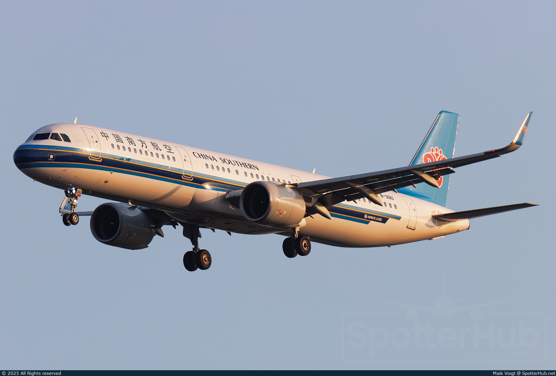 Photo of B-301U - Airbus A321-271N operated by China Southern Airlines