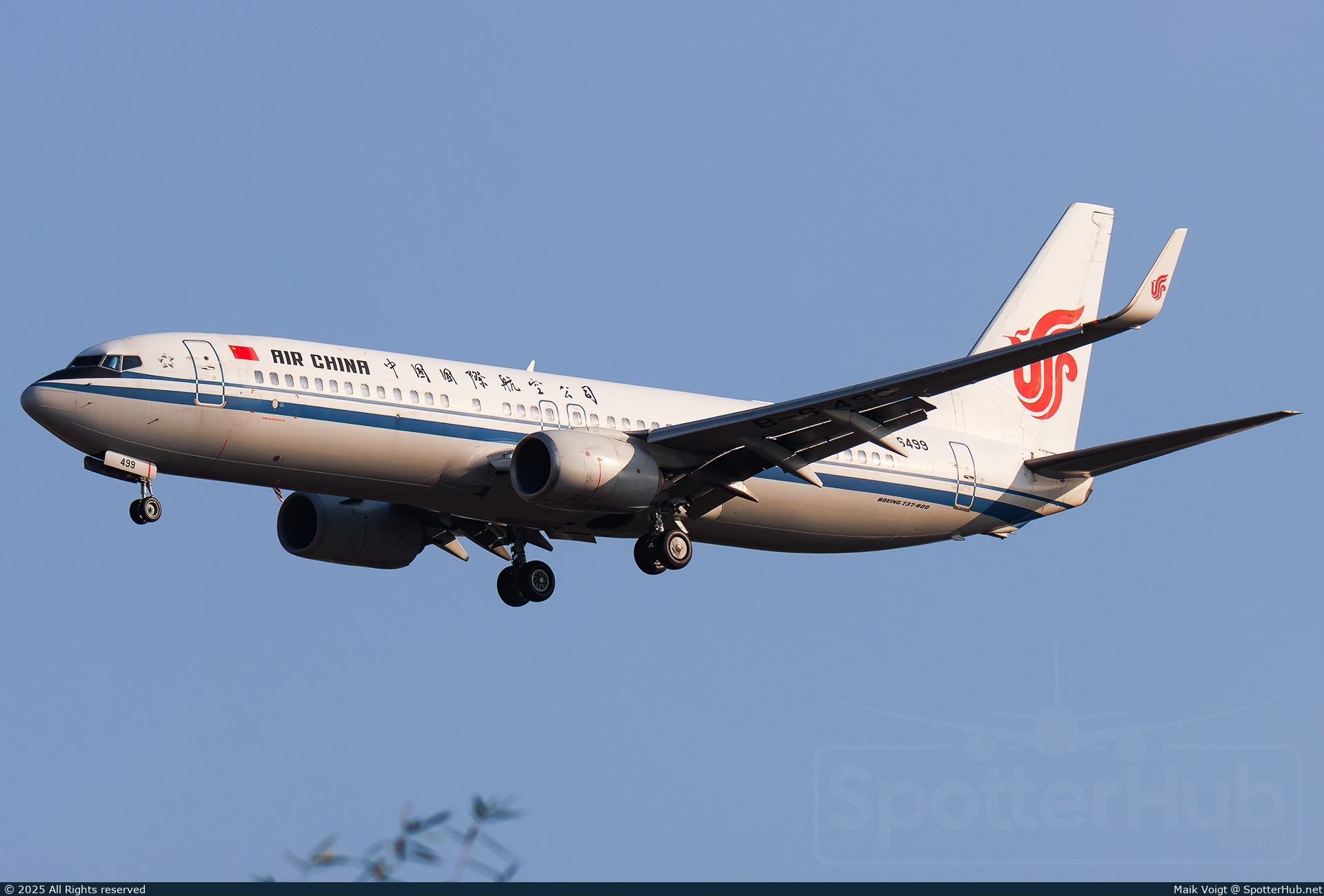 Photo of B-6499 - Boeing 737-89L operated by Air China