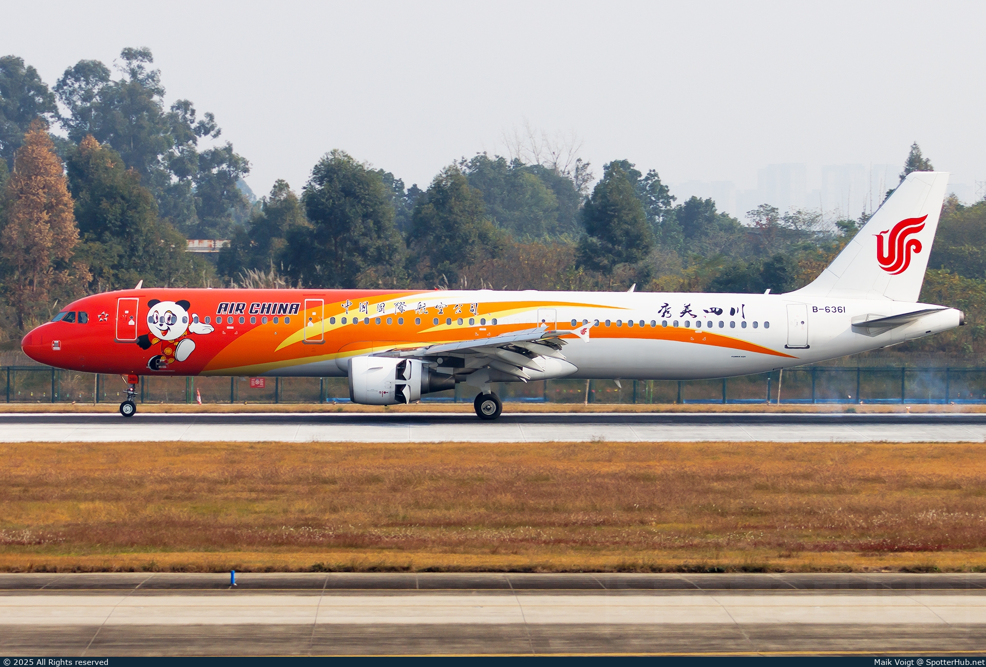 Photo of B-6361 - Airbus A321-213 operated by Air China