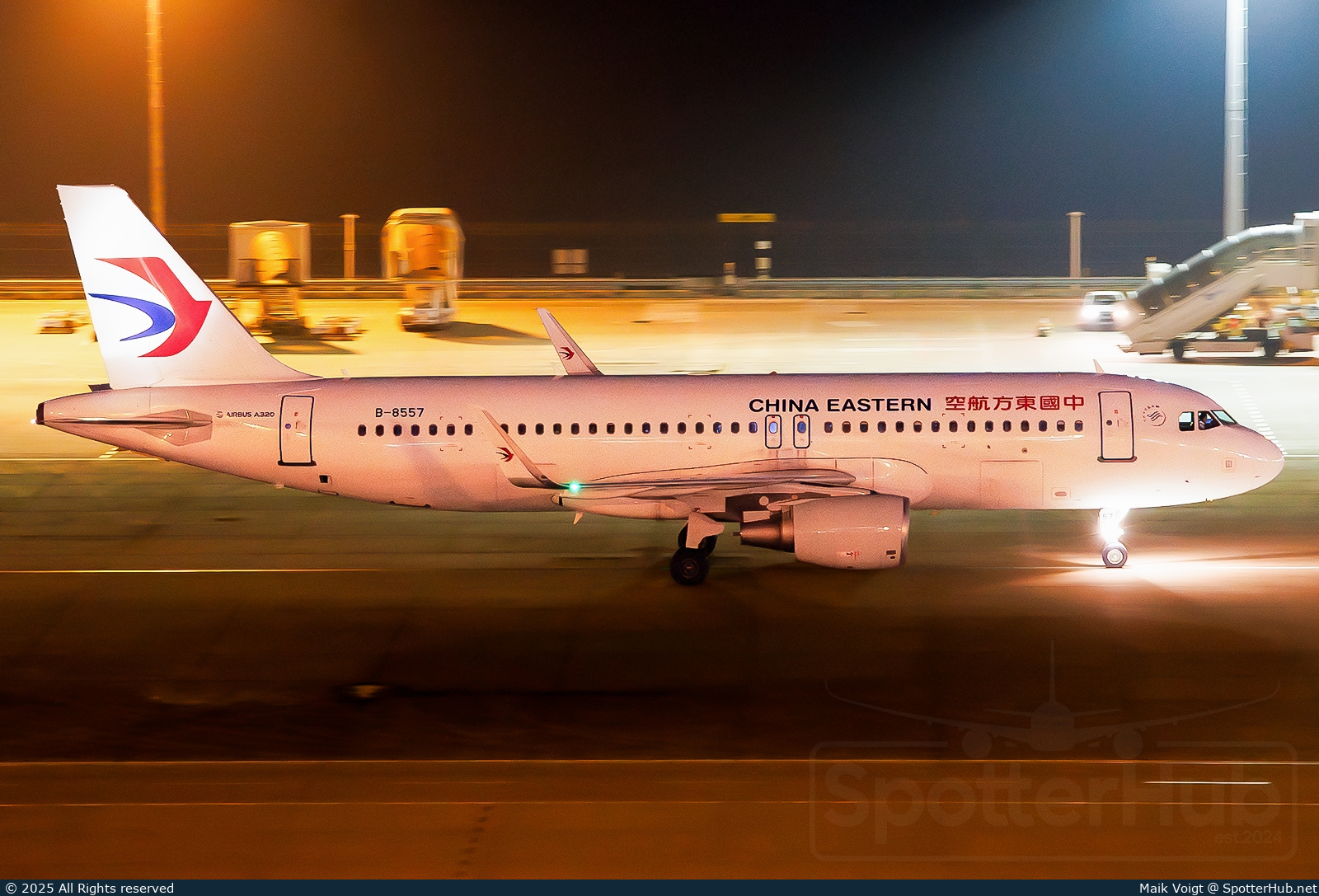 Photo of B-8557 - Airbus A320-214 operated by China Eastern Airlines