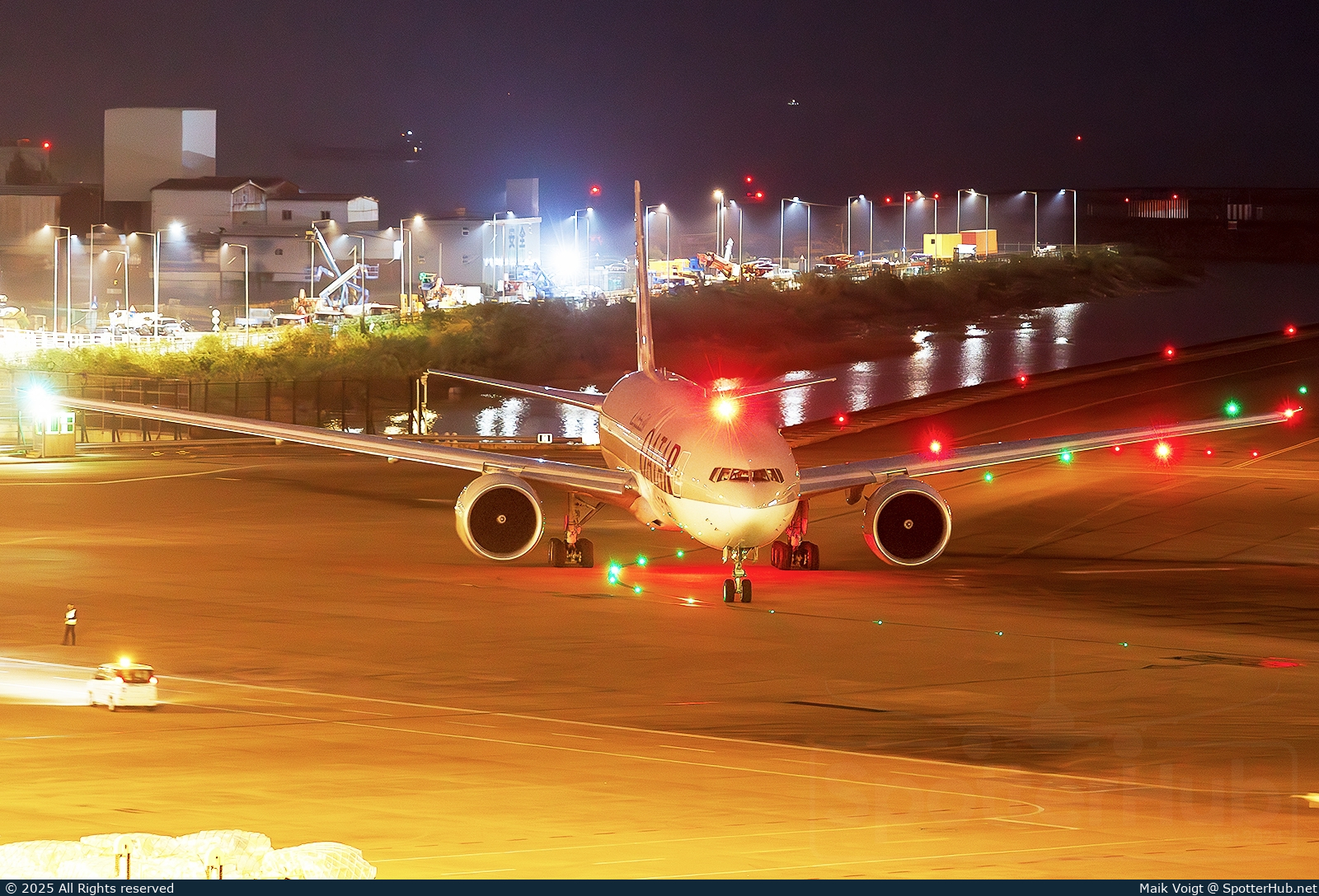 Photo of A7-BFK - Boeing 777-FDZ operated by Qatar Airways Cargo