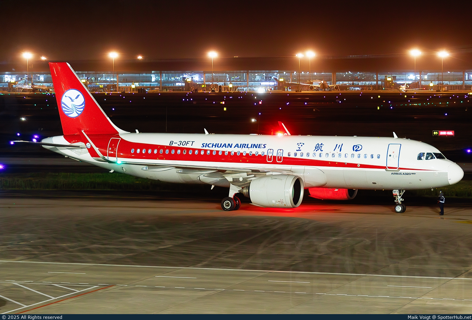 Photo of B-30FT - Airbus A320-271N operated by Sichuan Airlines