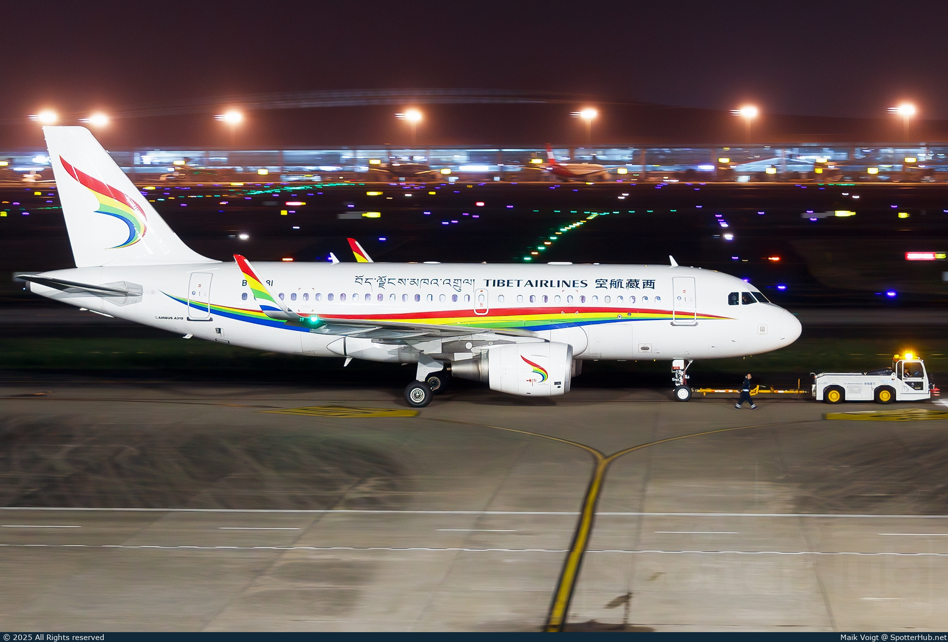 Photo of B-6481 - Airbus A319-115 operated by Tibet Airlines
