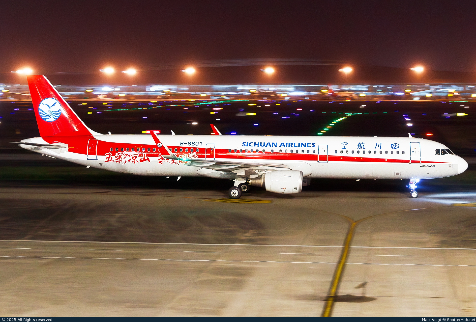 Photo of B-8601 - Airbus A321-211 operated by Sichuan Airlines