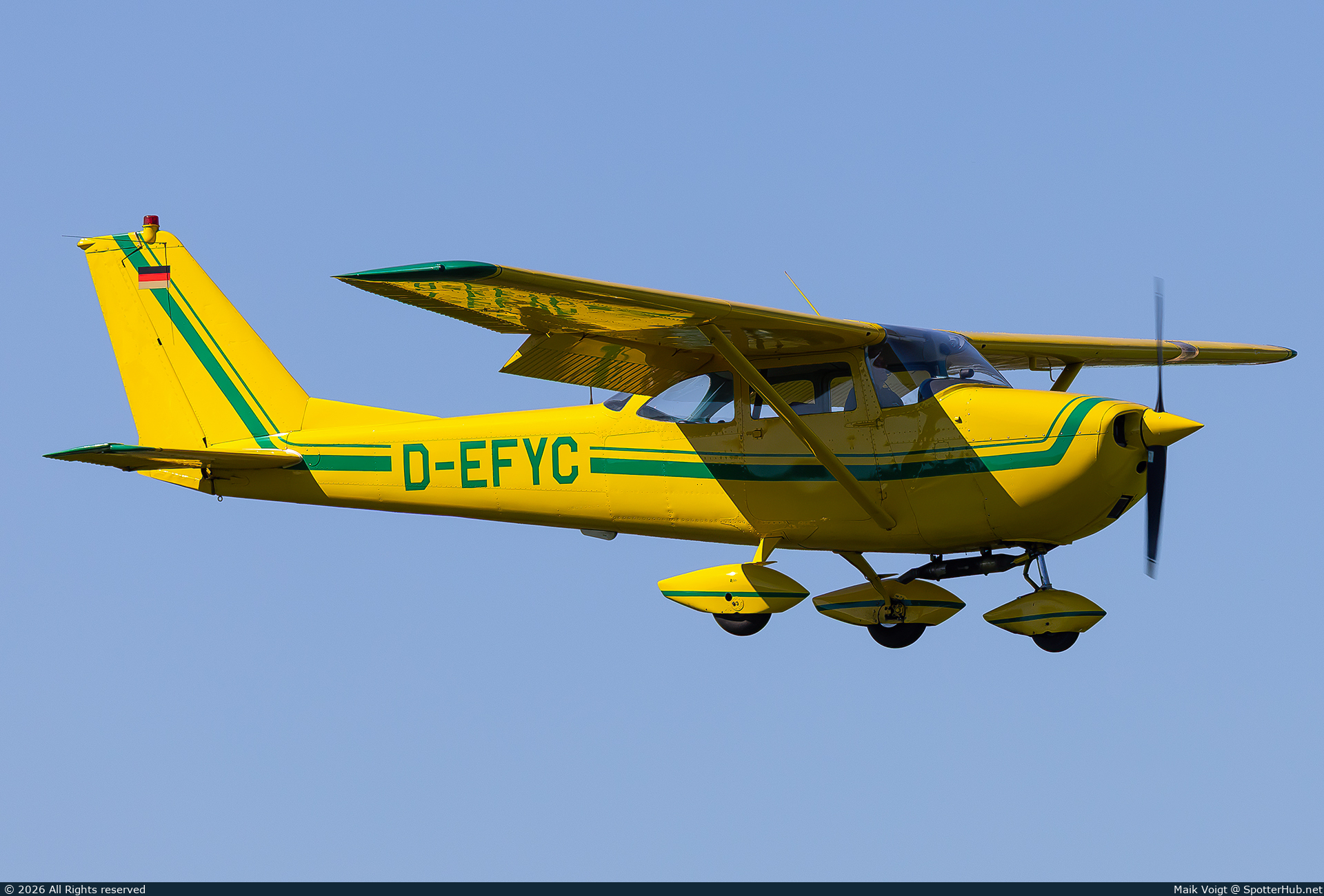 Photo of D-EFYC - Reims-Cessna F172G Skyhawk operated by Private
