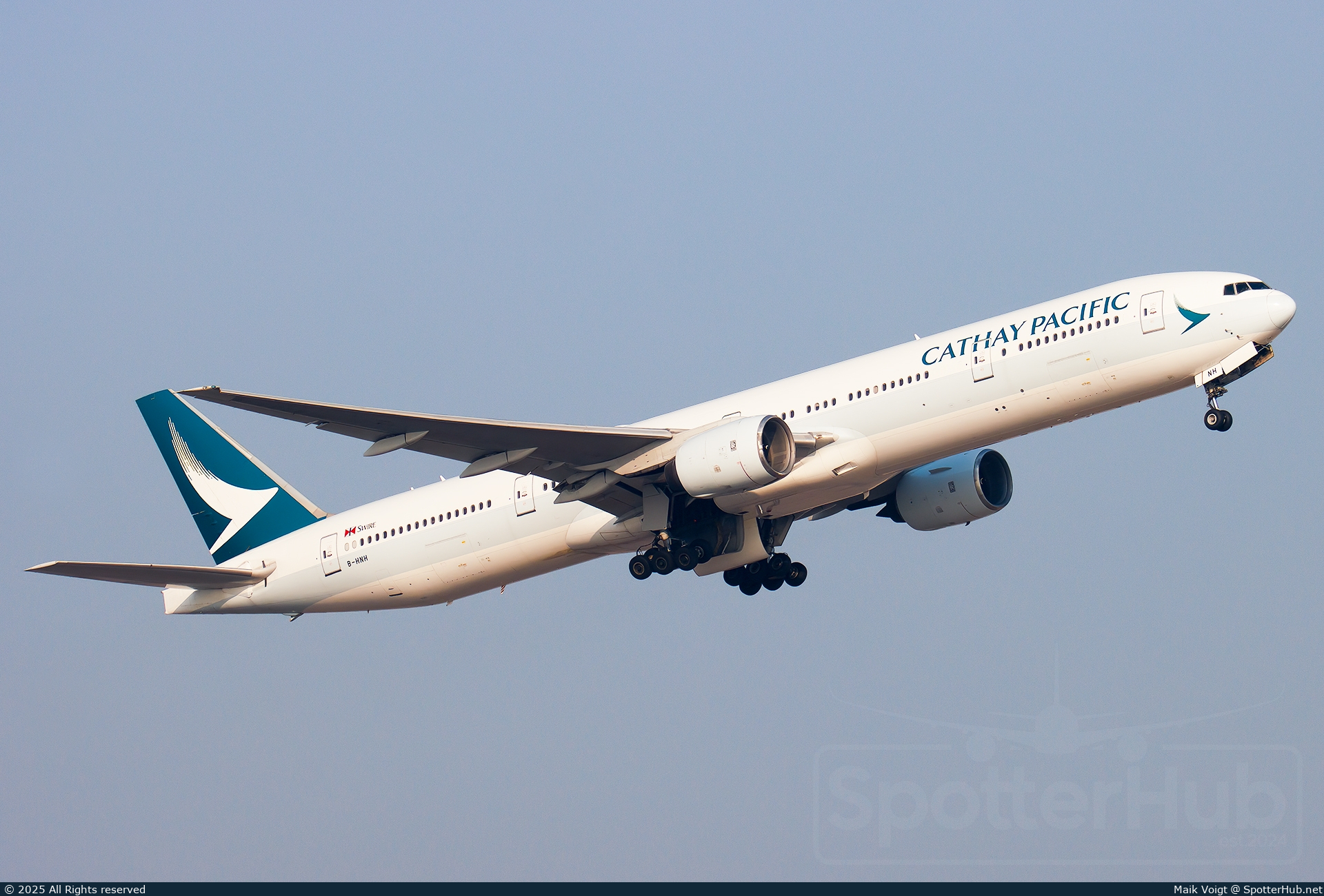 Photo of B-HNH - Boeing 777-367 operated by Cathay Pacific Airways