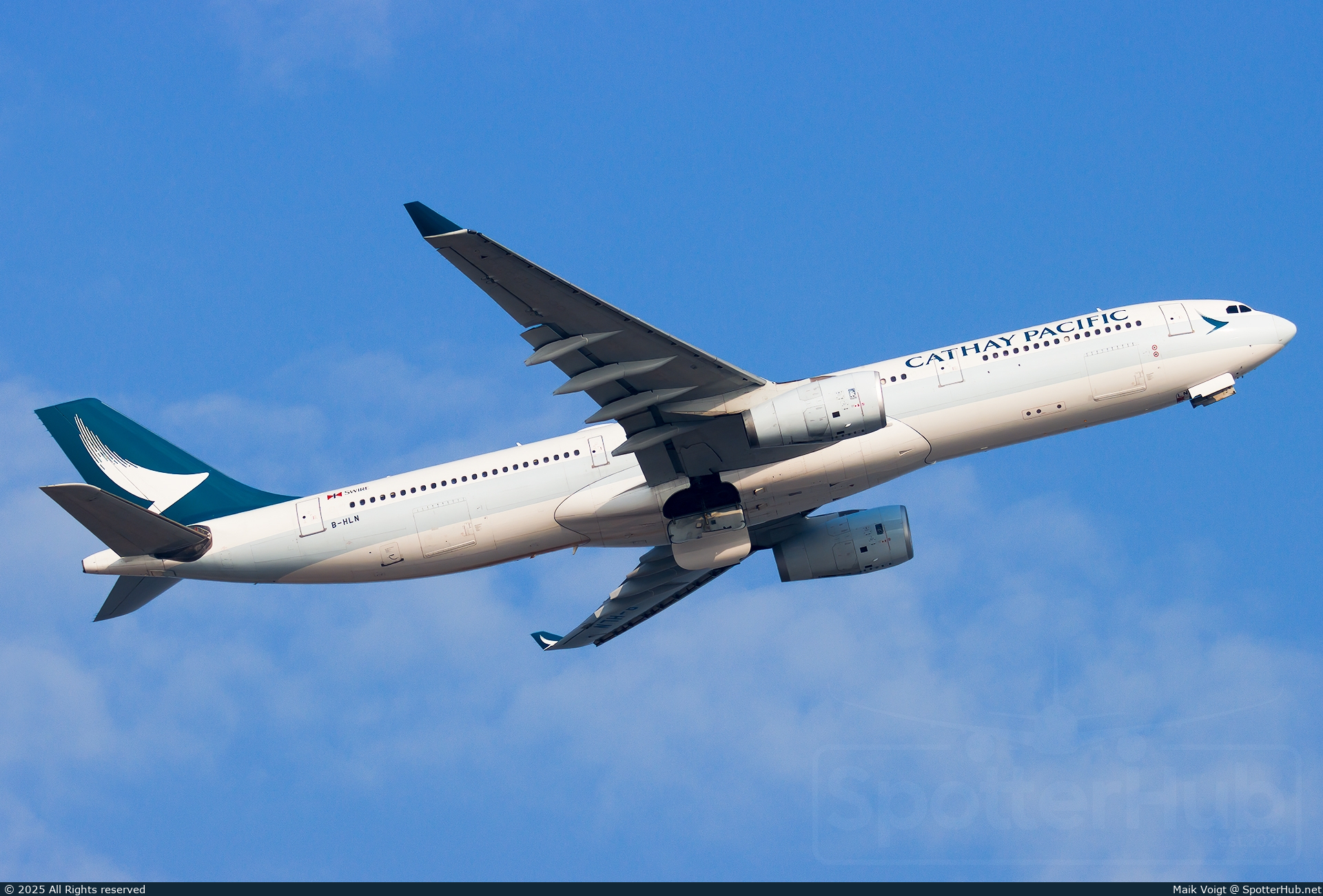 Photo of B-HLN - Airbus A330-343 operated by Cathay Pacific Airways