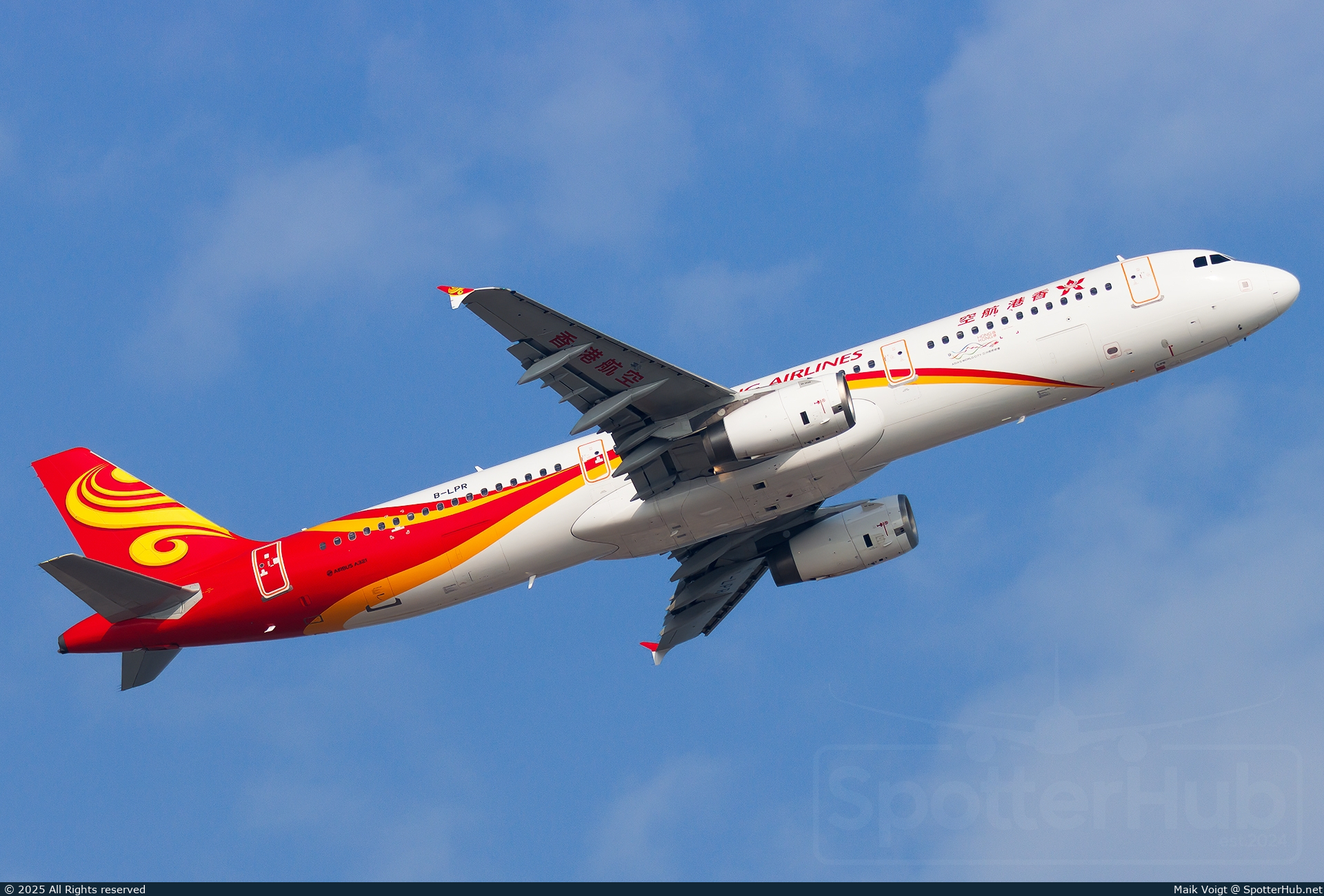 Photo of B-LPR - Airbus A321-231 operated by Hong Kong Airlines
