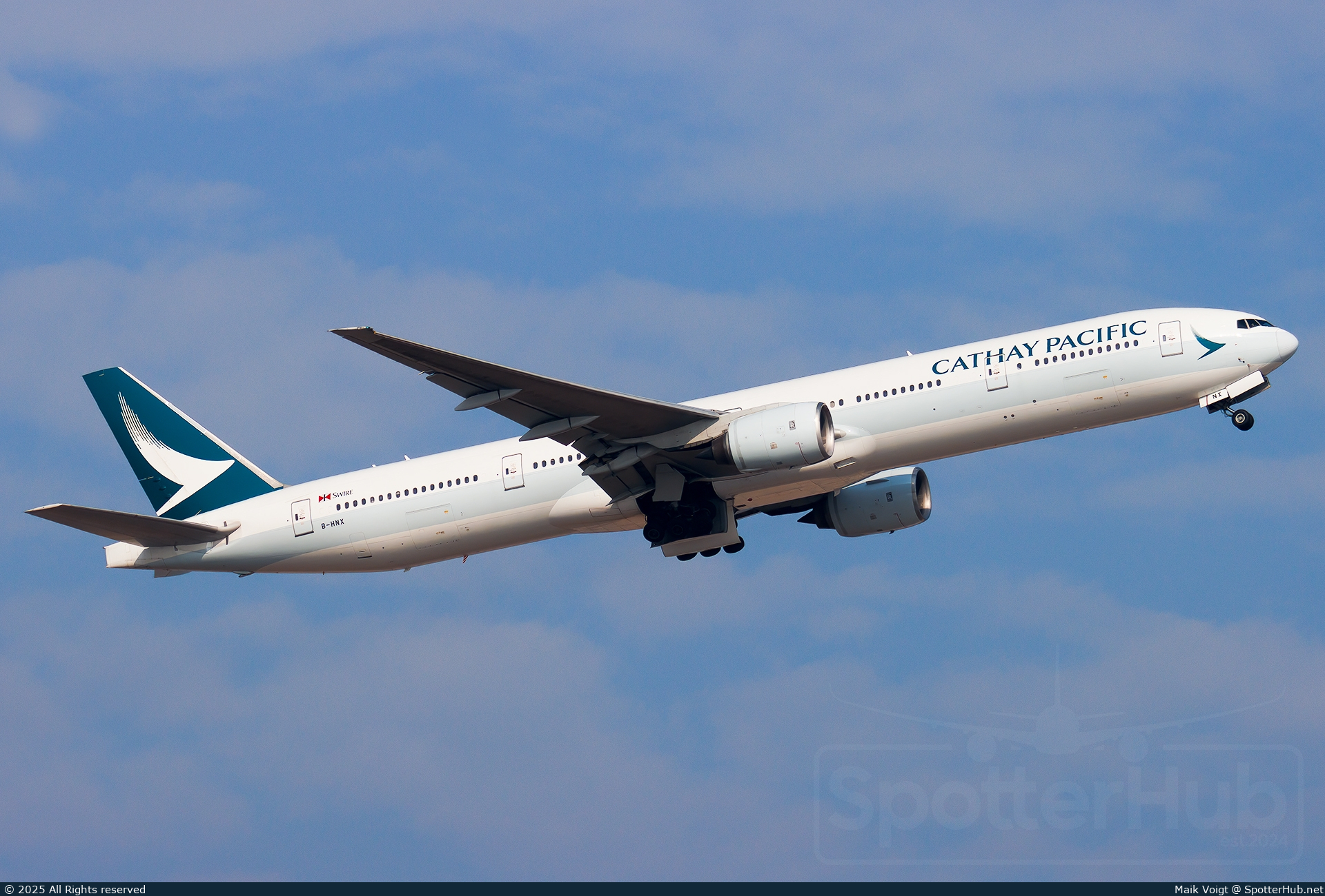 Photo of B-HNX - Boeing 777-31H operated by Cathay Pacific Airways
