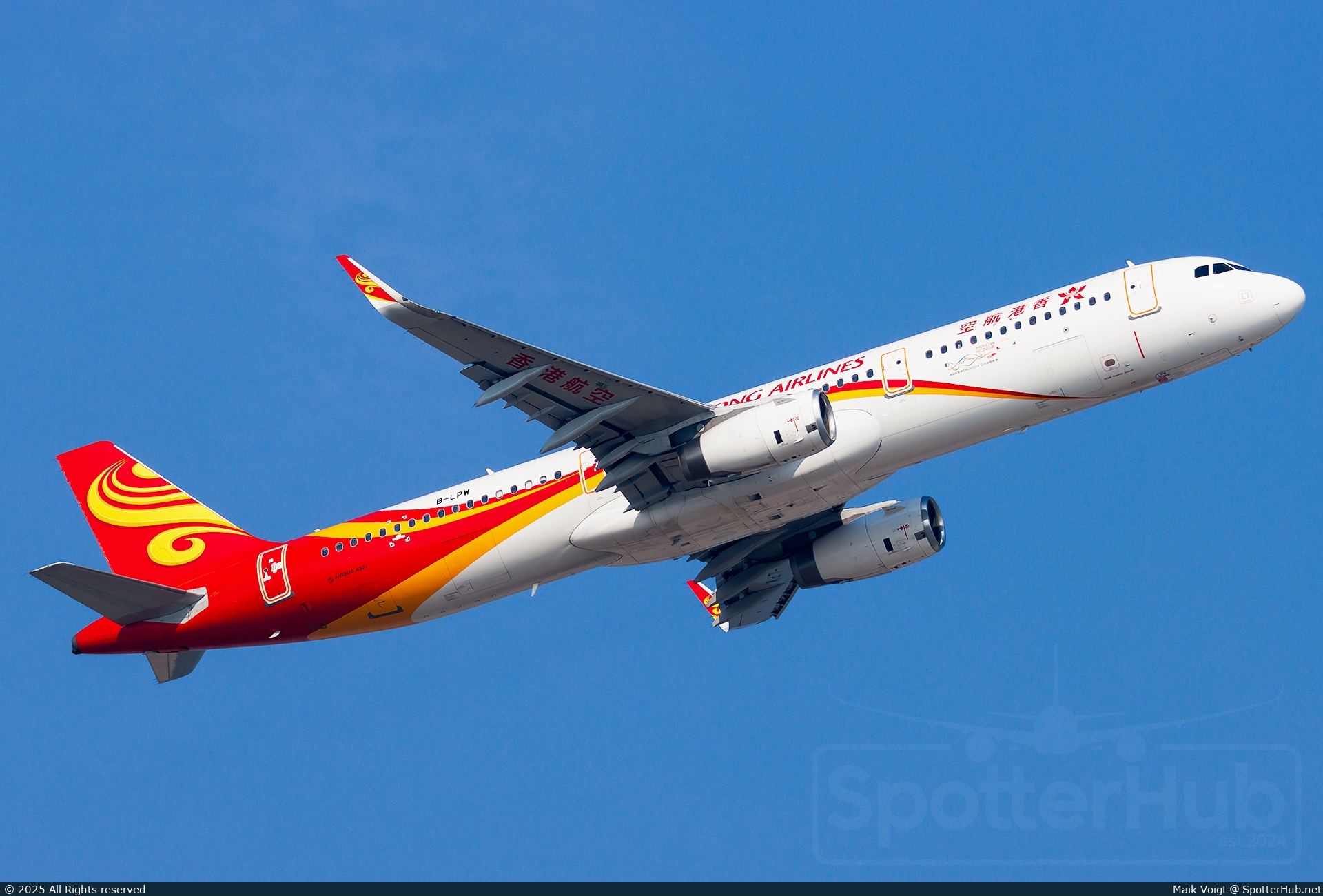 Photo of B-LPW - Airbus A321-231 operated by Hong Kong Airlines