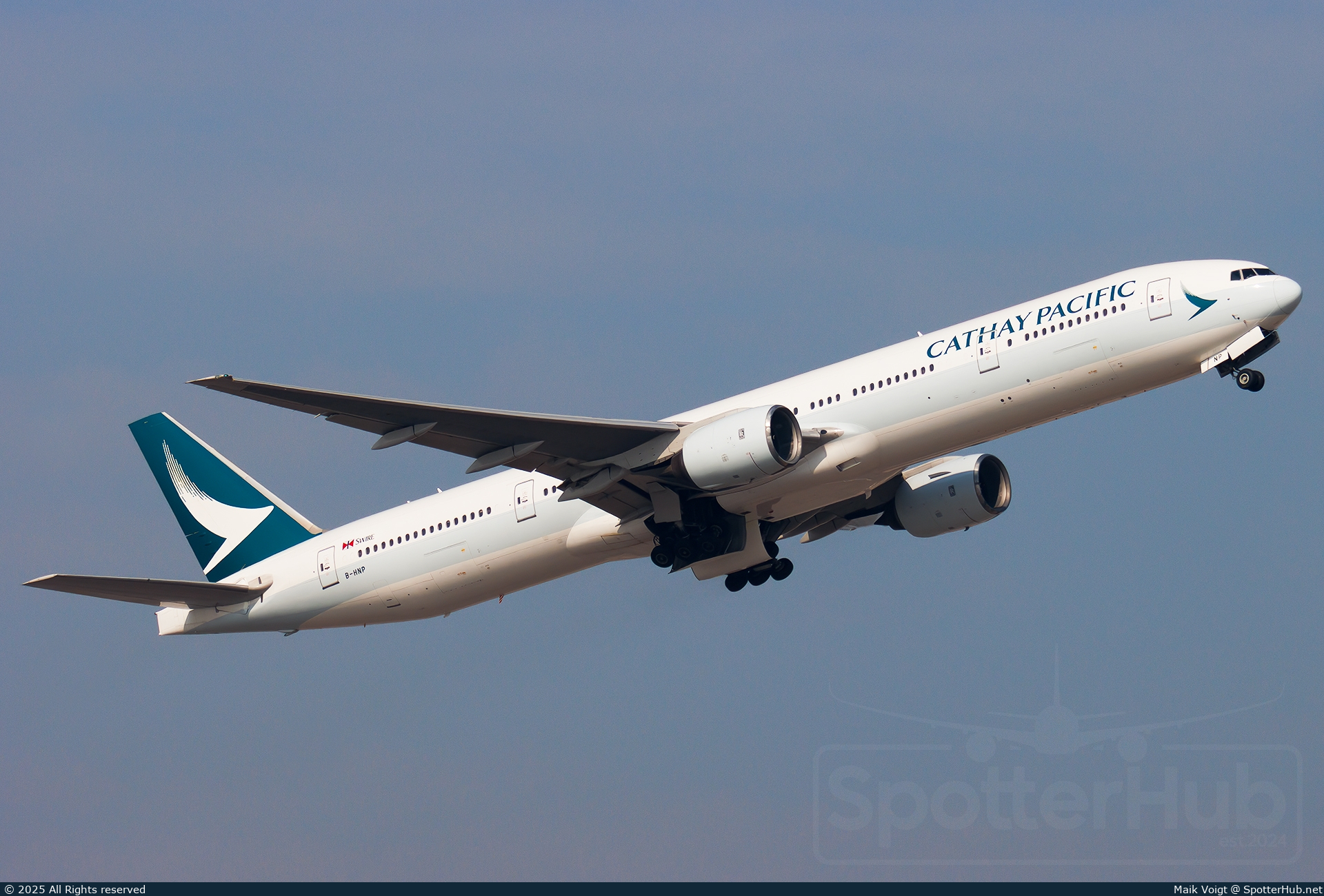 Photo of B-HNP - Boeing 777-367 operated by Cathay Pacific Airways