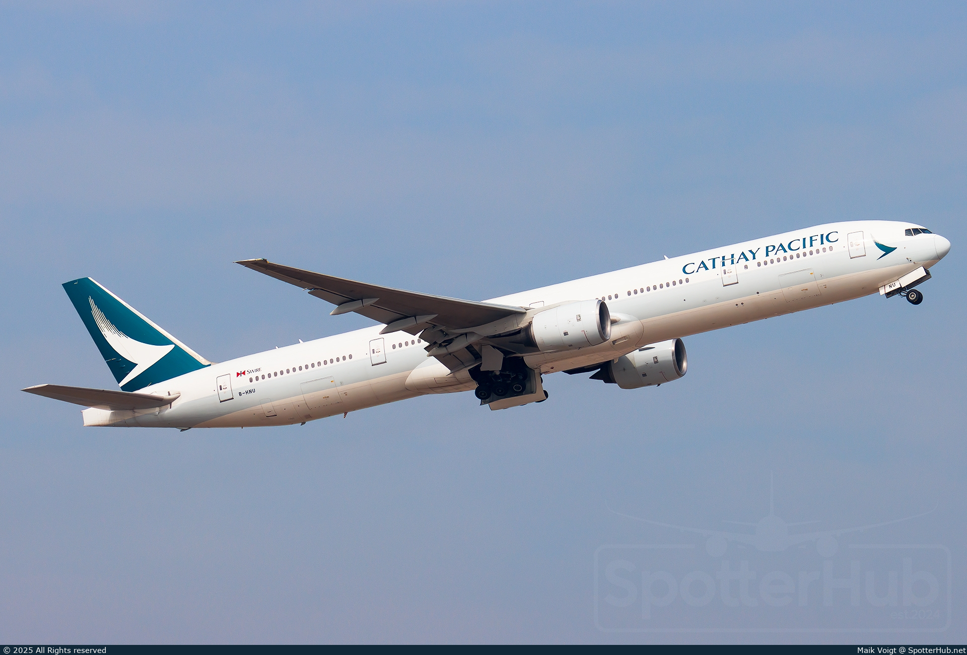 Photo of B-HNU - Boeing 777-31H operated by Cathay Pacific Airways