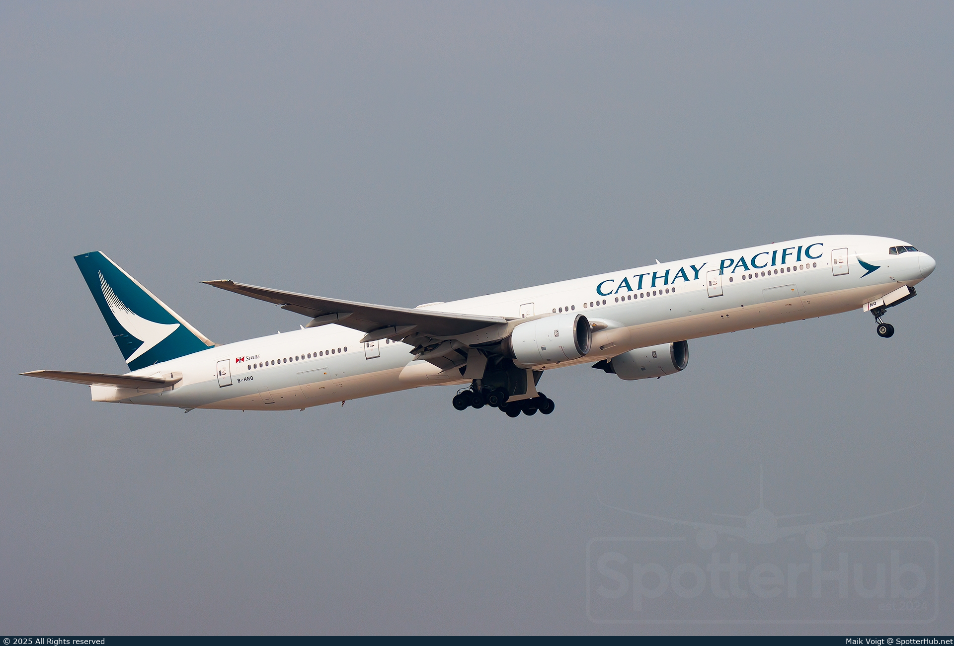 Photo of B-HNQ - Boeing 777-367 operated by Cathay Pacific Airways