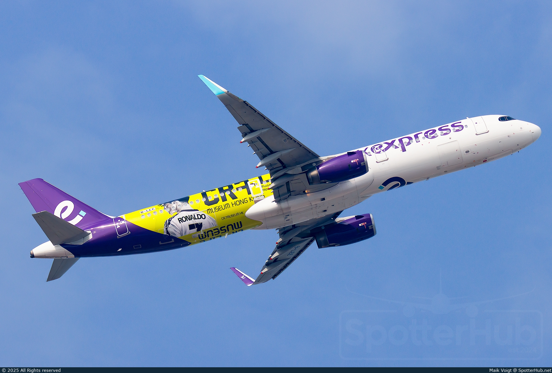 Photo of B-LEE - Airbus A321-231 operated by Hong Kong Express