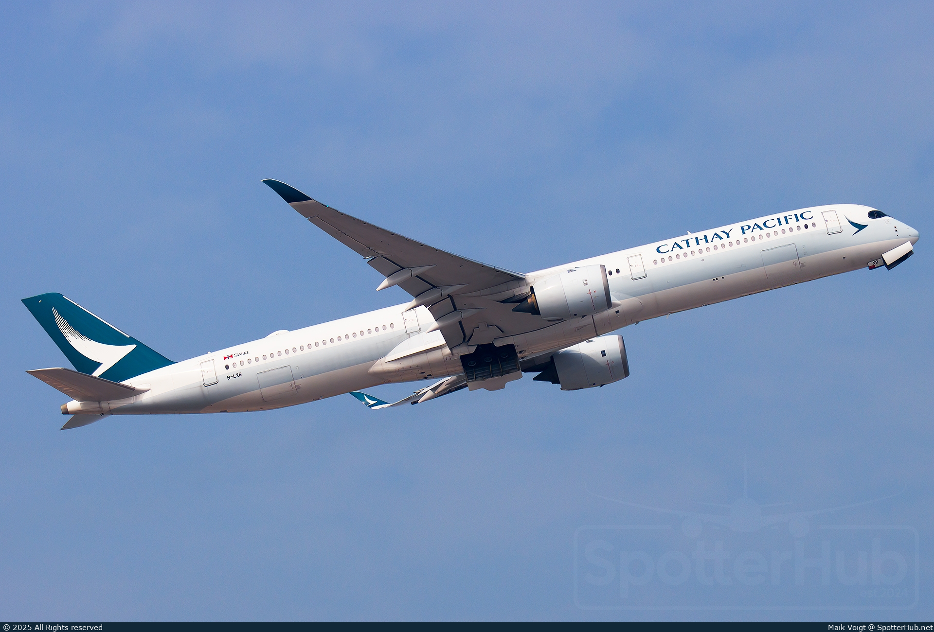 Photo of B-LXB - Airbus A350-1041 operated by Cathay Pacific Airways