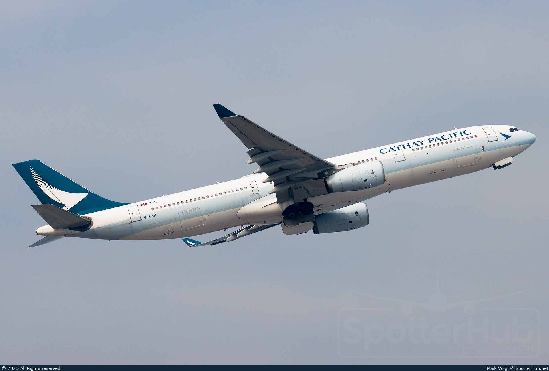 Photo of B-LBH - Airbus A330-343 operated by Cathay Pacific Airways